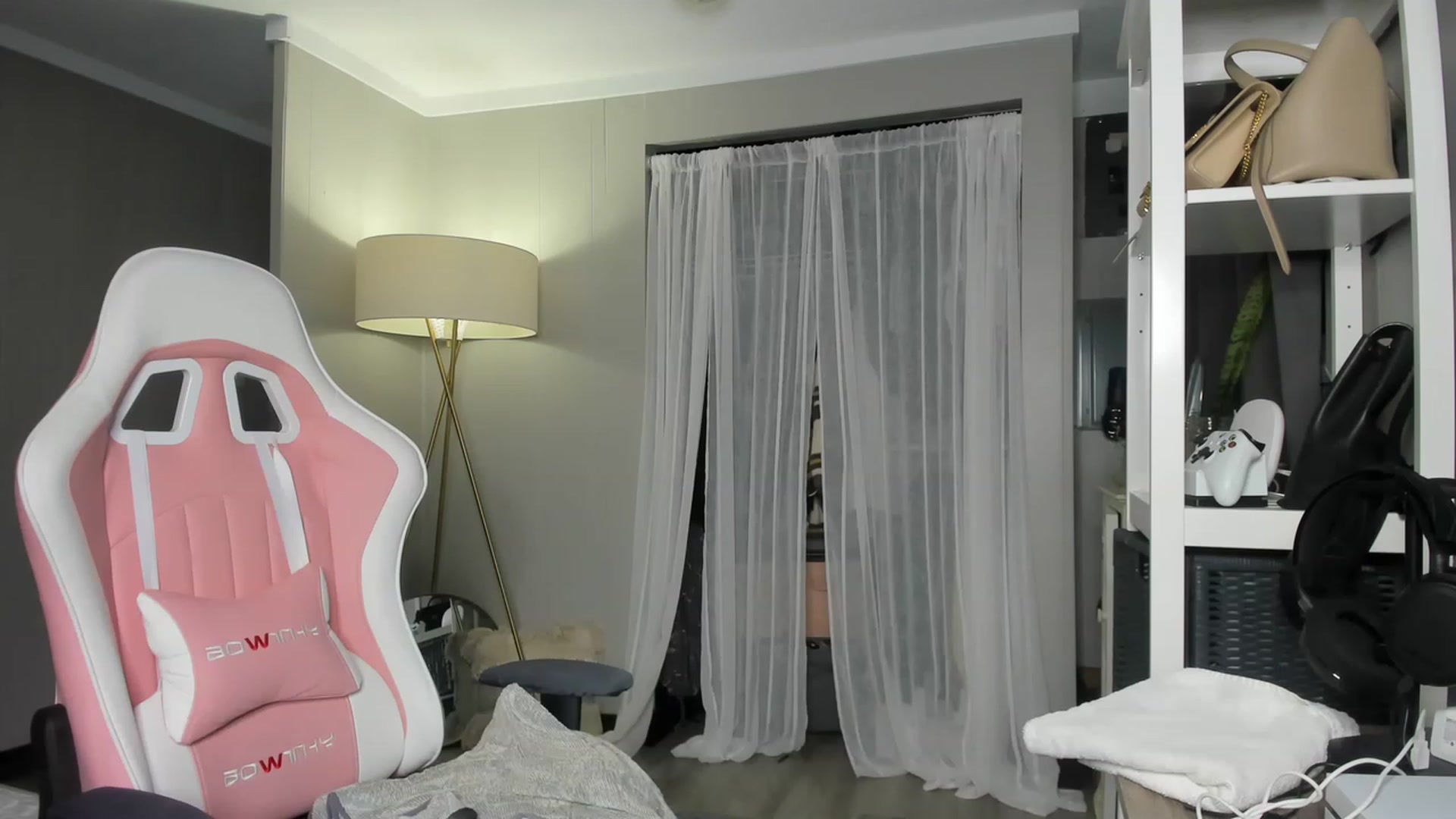 Gallery image thumbnail from Victoria_'s myfreecams stream on, 01/06/2023, 03:39 image 3 of 20