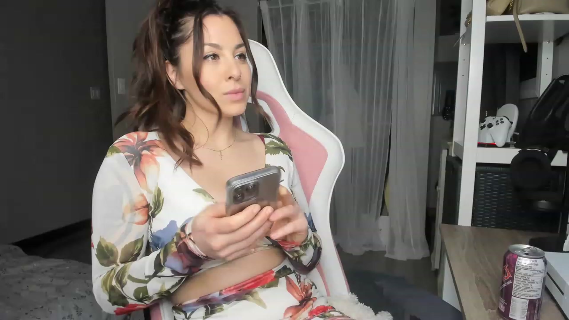 Gallery image thumbnail from Victoria_'s myfreecams stream on, 01/07/2023, 01:50 image 3 of 20