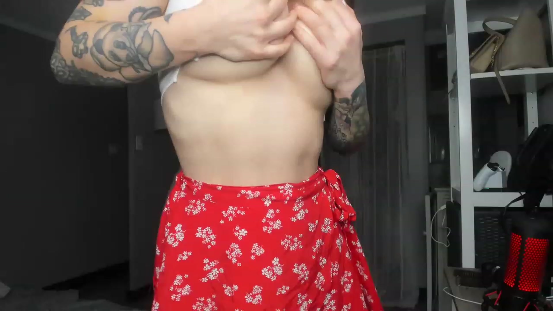 Gallery image thumbnail from Victoria_'s myfreecams stream on, 01/18/2023, 02:07 image 14 of 20