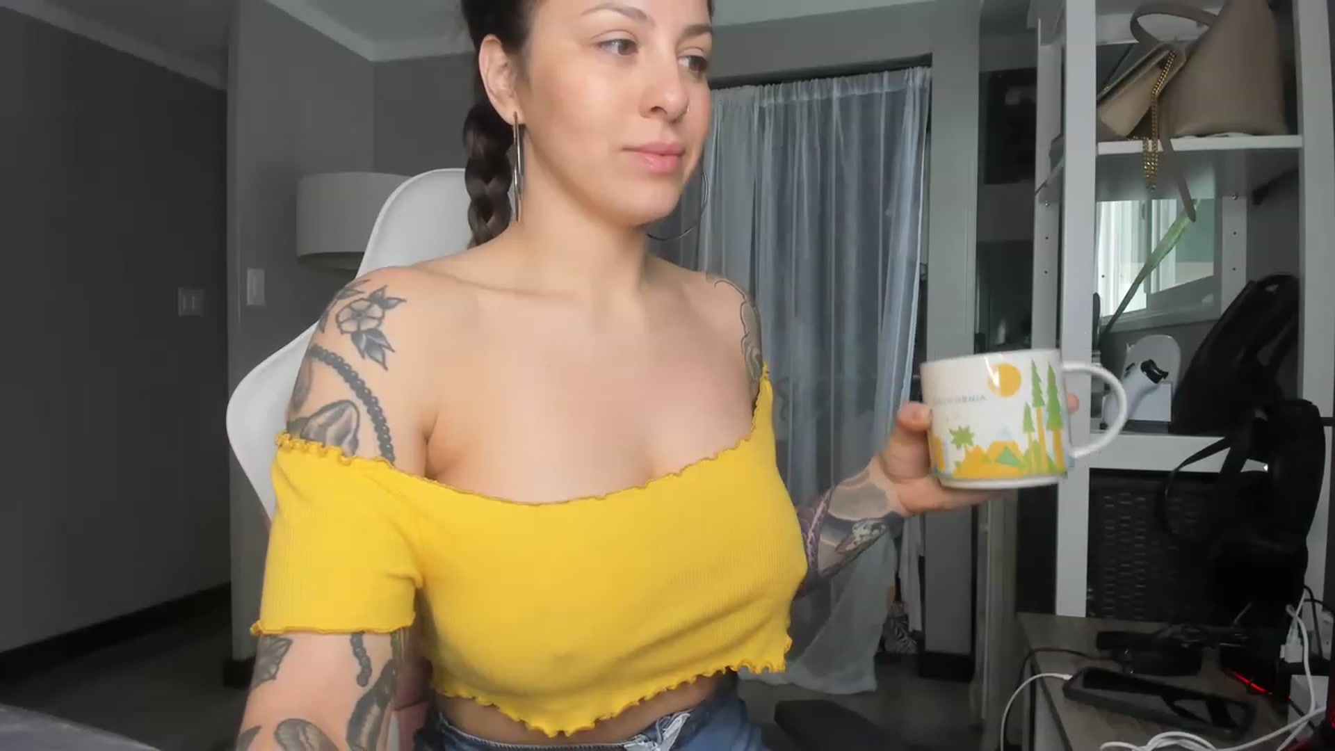 Gallery image thumbnail from Victoria_'s myfreecams stream on, 01/26/2023, 19:01 image 16 of 20