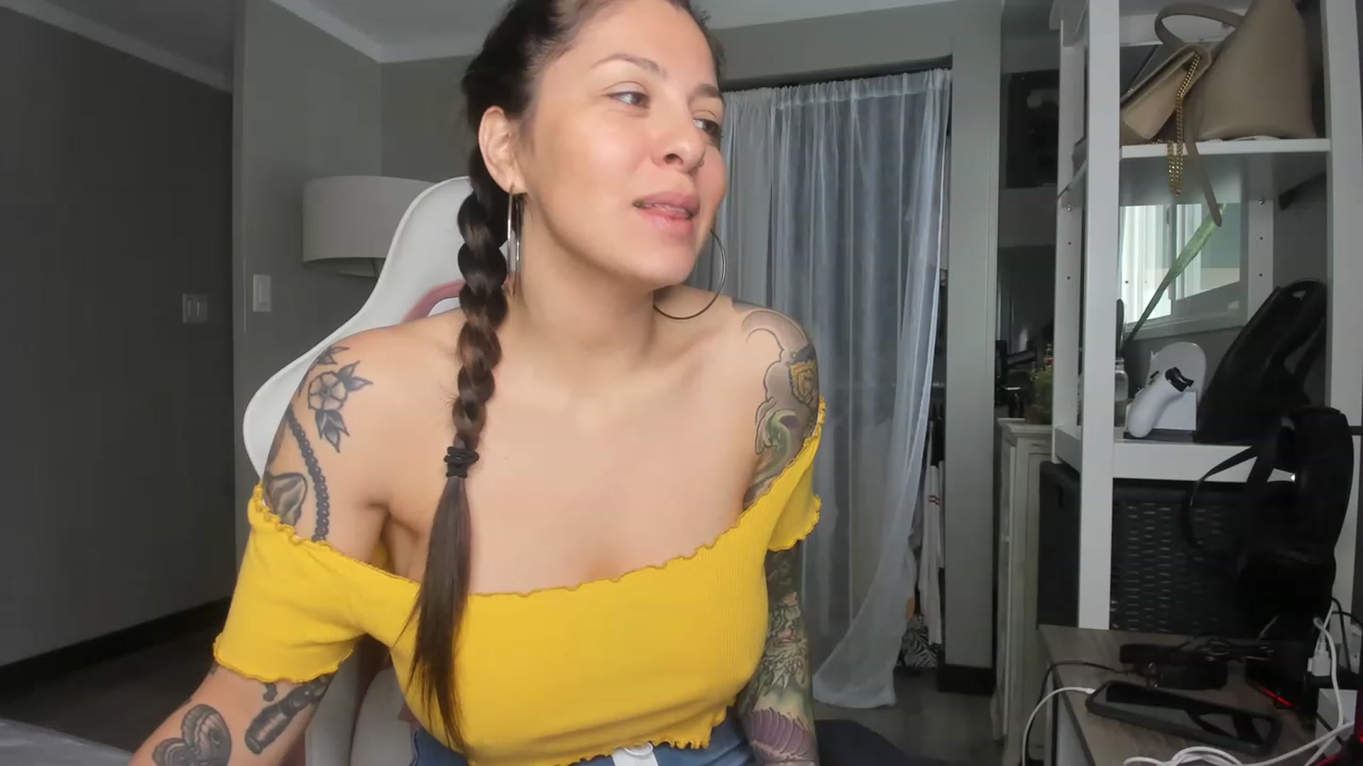 Gallery image thumbnail from Victoria_'s myfreecams stream on, 01/26/2023, 19:01 image 17 of 20