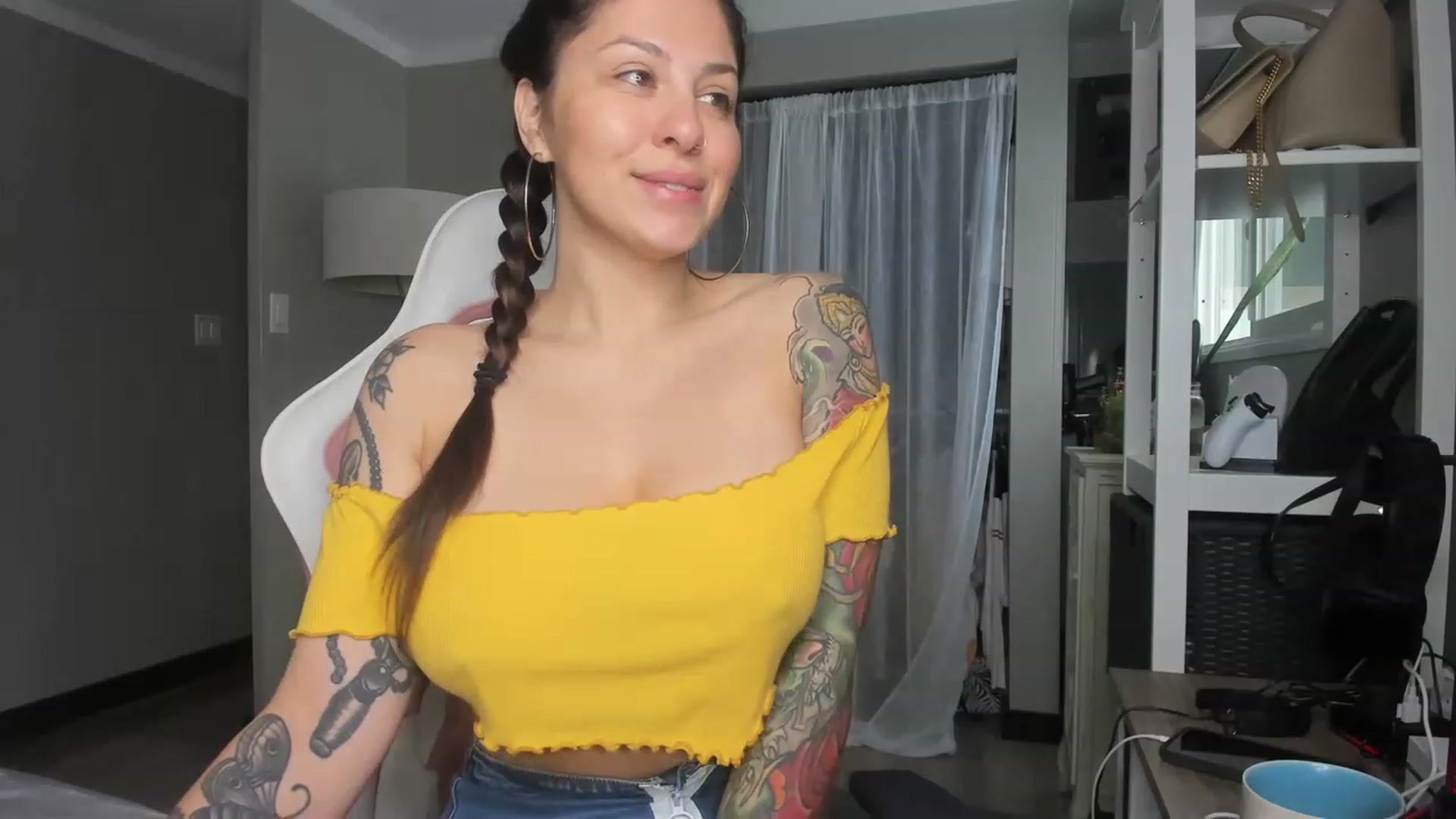 Gallery image thumbnail from Victoria_'s myfreecams stream on, 01/26/2023, 19:01 image 18 of 20