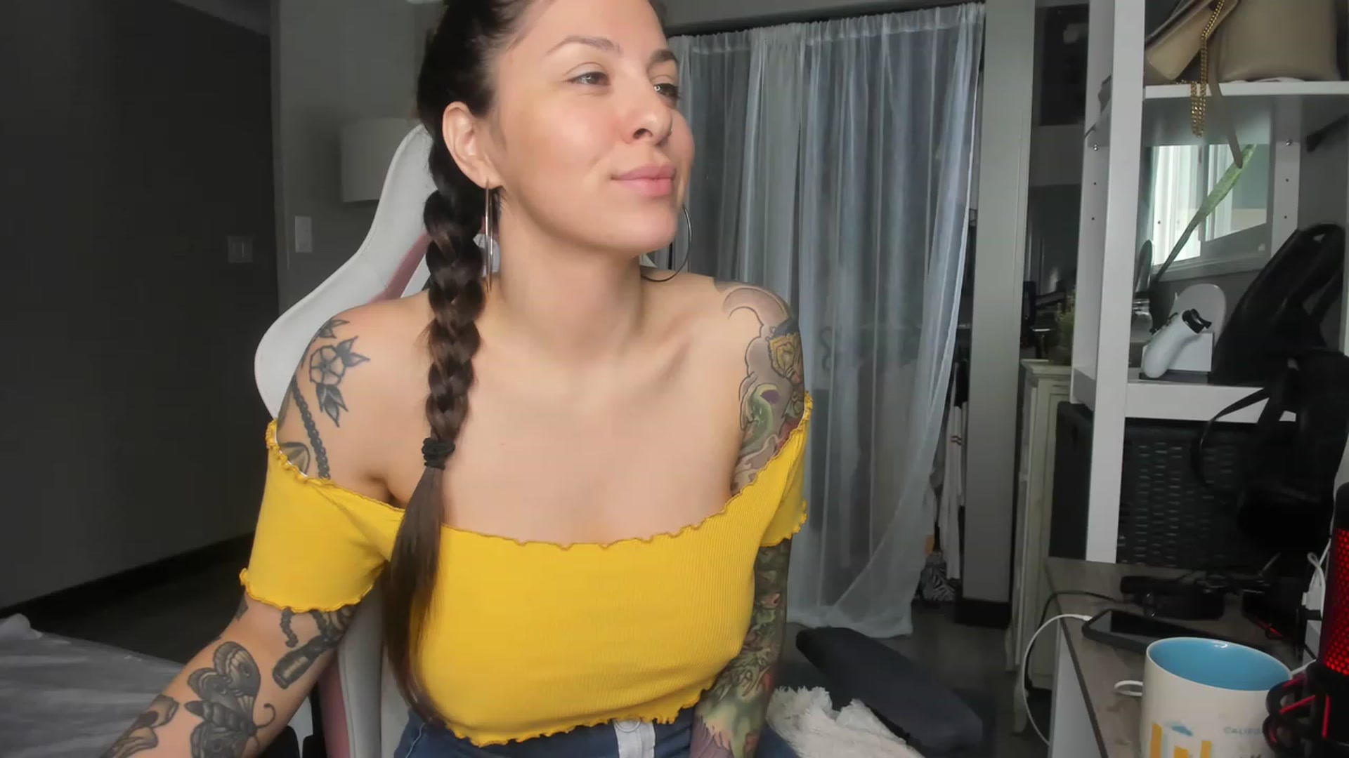 Gallery image thumbnail from Victoria_'s myfreecams stream on, 01/26/2023, 20:31 image 5 of 20