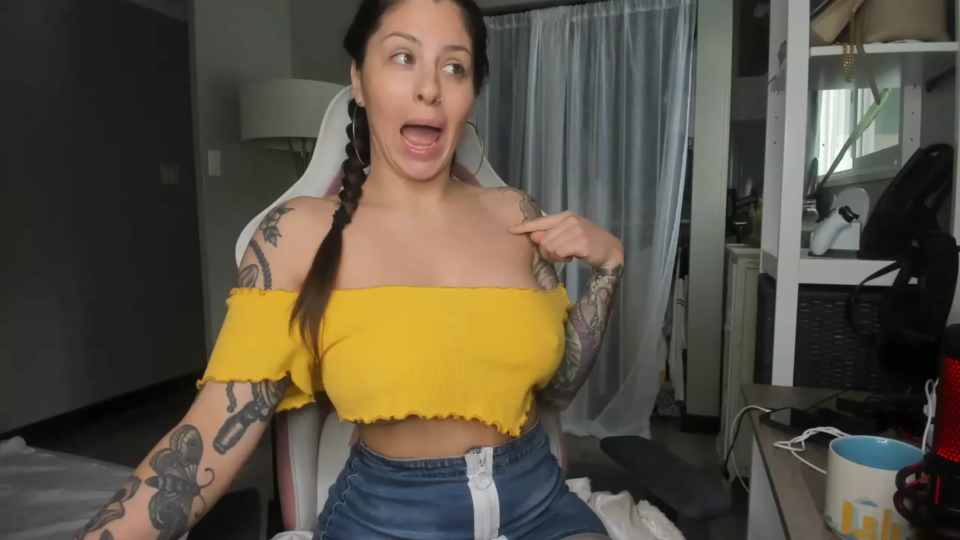 Gallery image thumbnail from Victoria_'s myfreecams stream on, 01/26/2023, 21:03 image 2 of 20