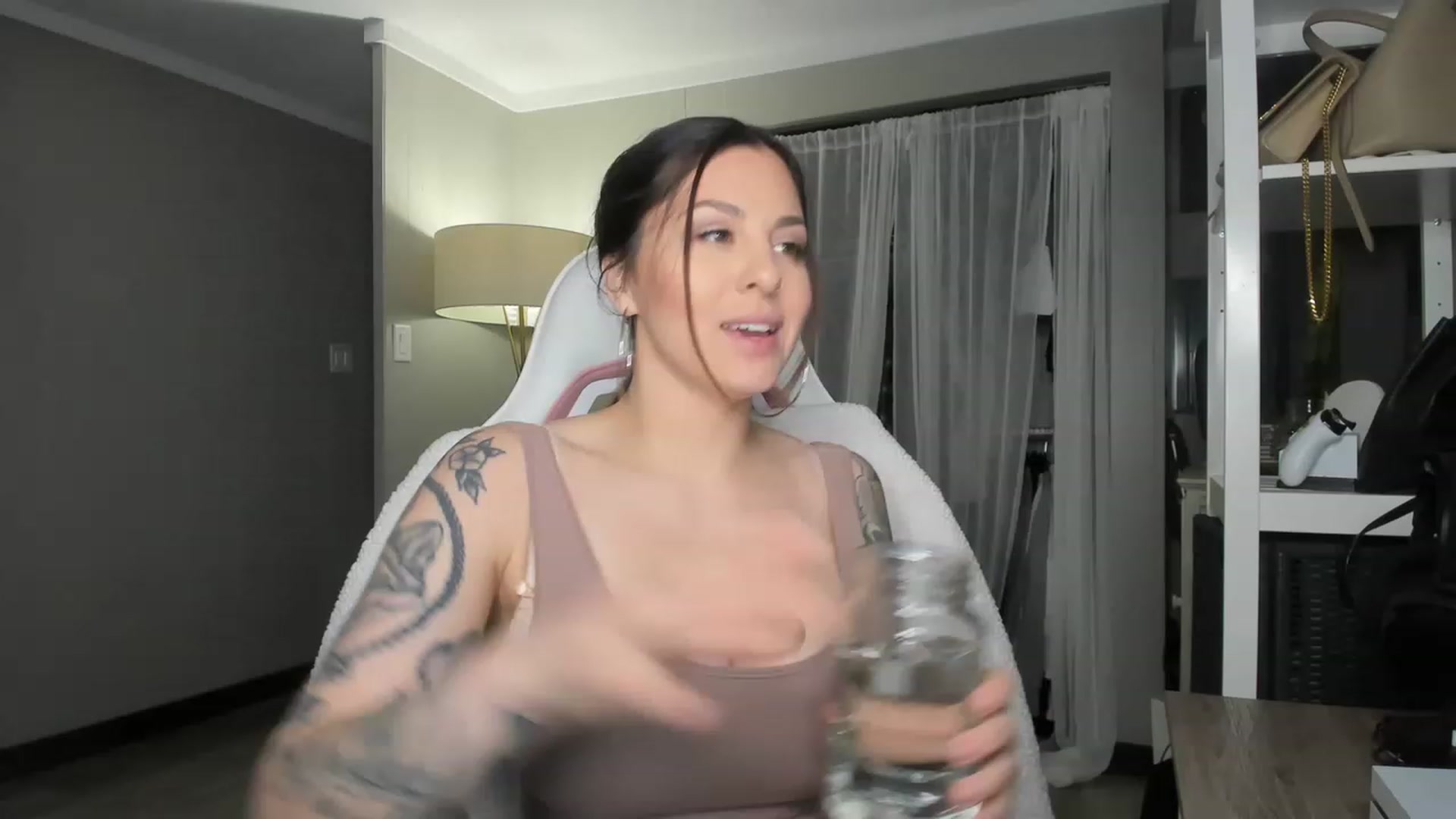 Gallery image thumbnail from Victoria_'s myfreecams stream on, 03/04/2023, 02:17 image 7 of 20