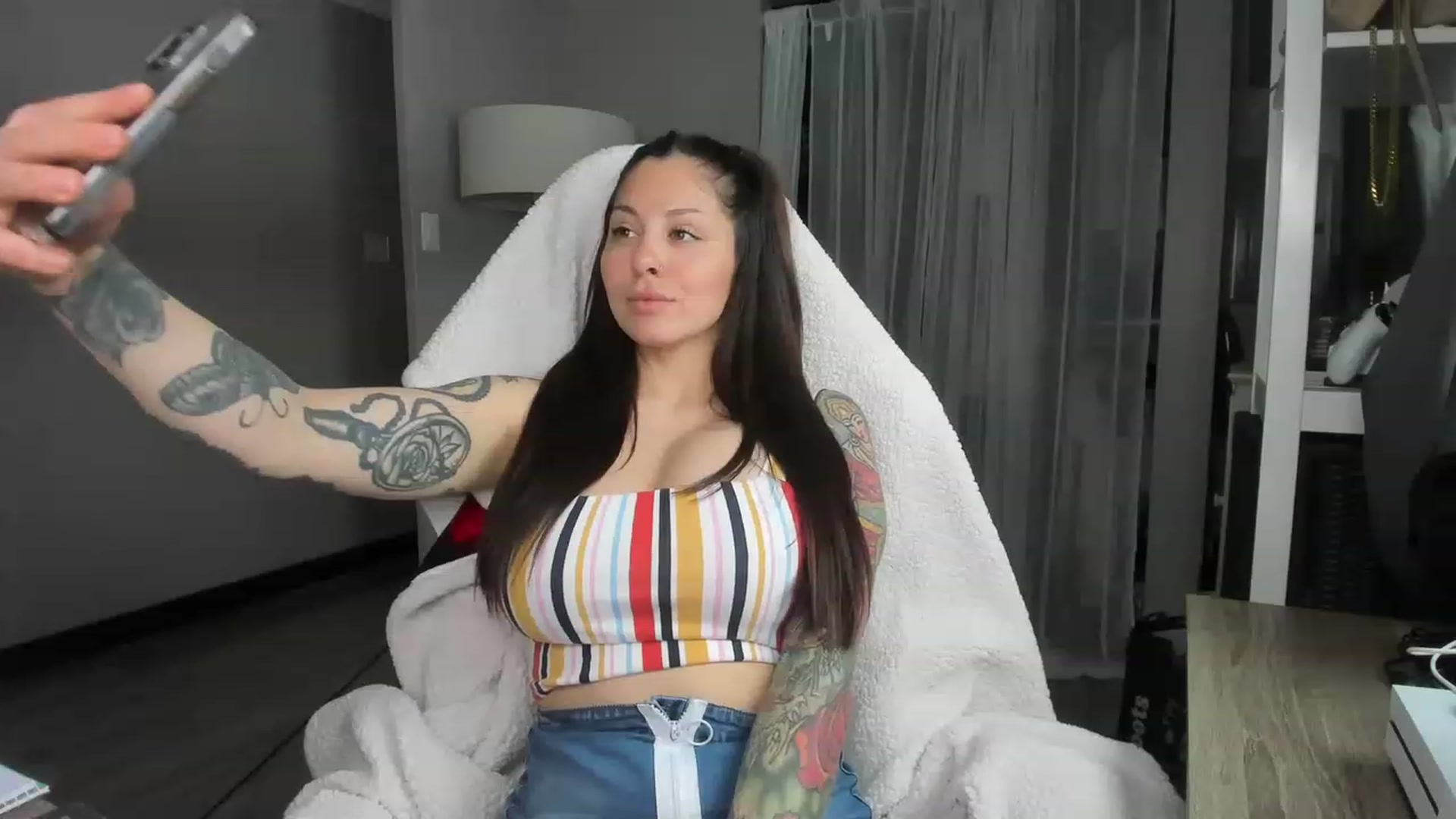 Gallery image thumbnail from Victoria_'s myfreecams stream on, 03/04/2023, 22:05 image 6 of 20
