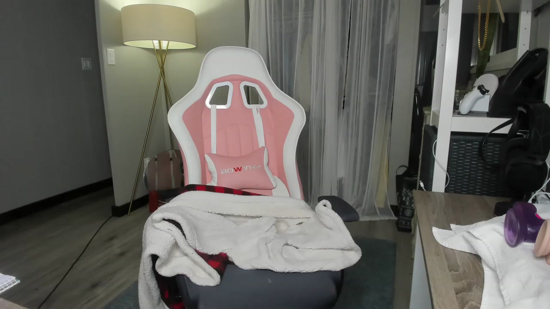 Gallery image thumbnail from Victoria_'s myfreecams stream on, 03/08/2023, 03:32 image 18 of 20