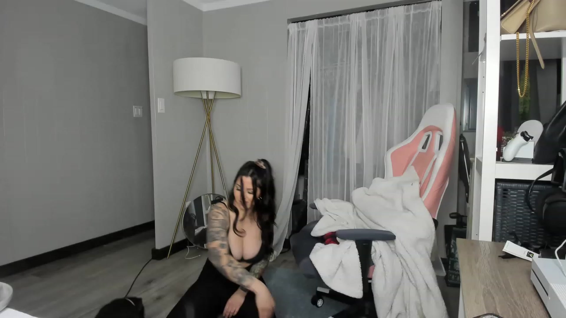 Gallery image thumbnail from Victoria_'s myfreecams stream on, 03/11/2023, 04:05 image 7 of 20