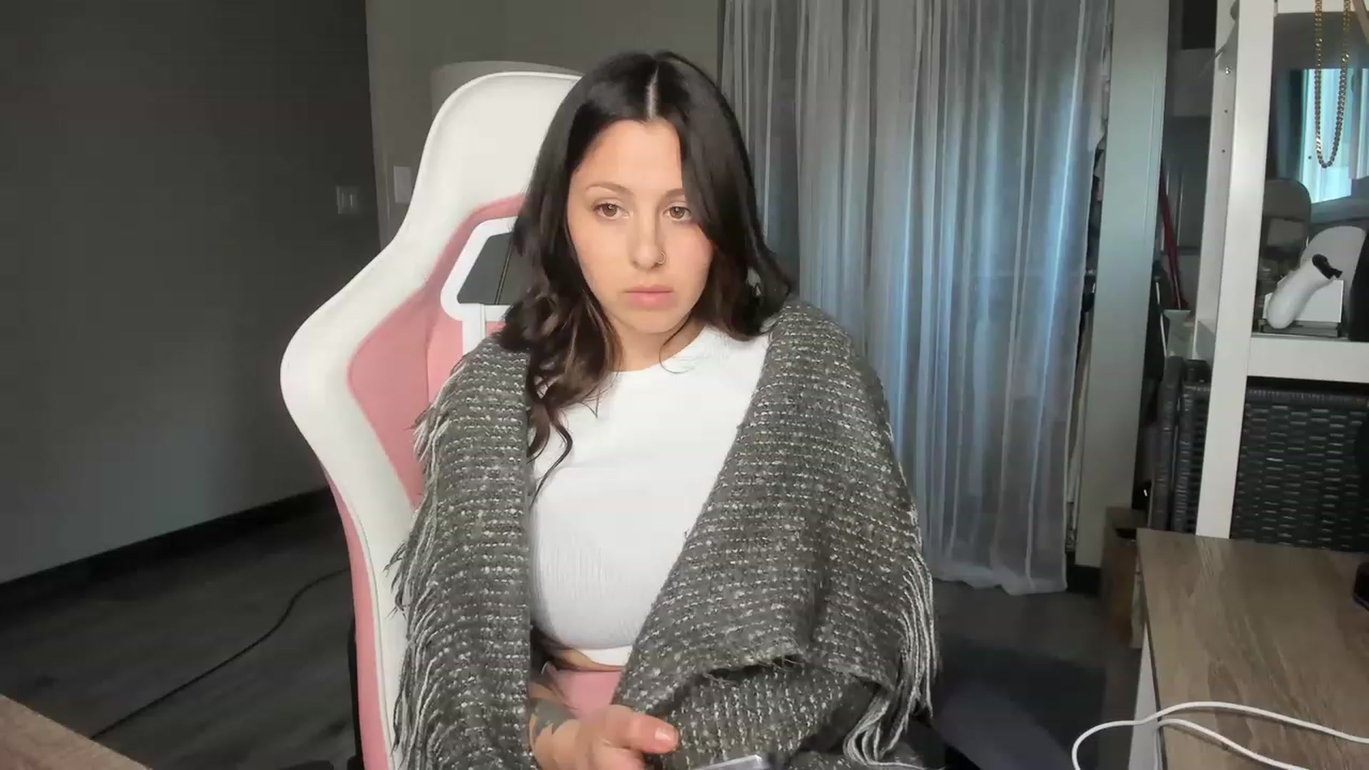 Gallery image thumbnail from Victoria_'s myfreecams stream on, 03/29/2023, 03:11 image 10 of 20
