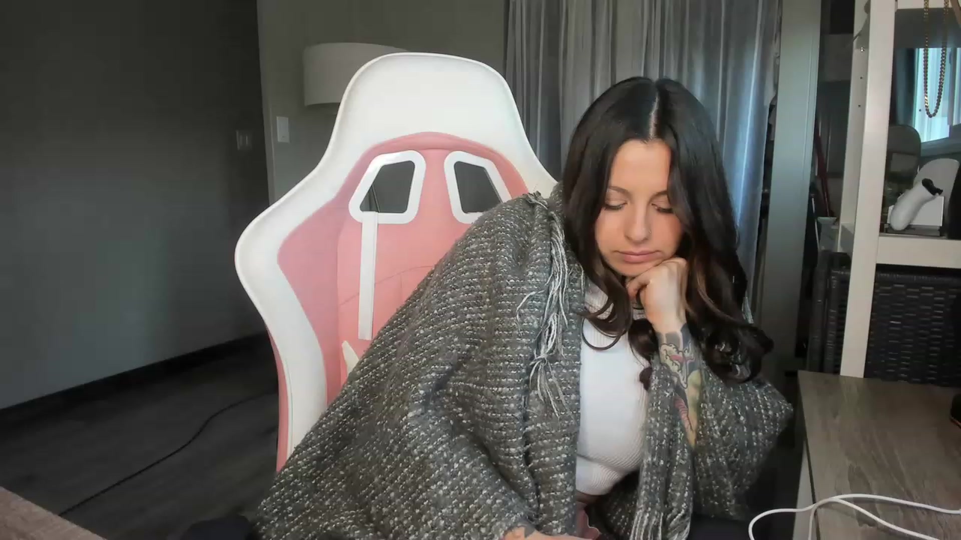 Gallery image thumbnail from Victoria_'s myfreecams stream on, 03/29/2023, 03:11 image 6 of 20