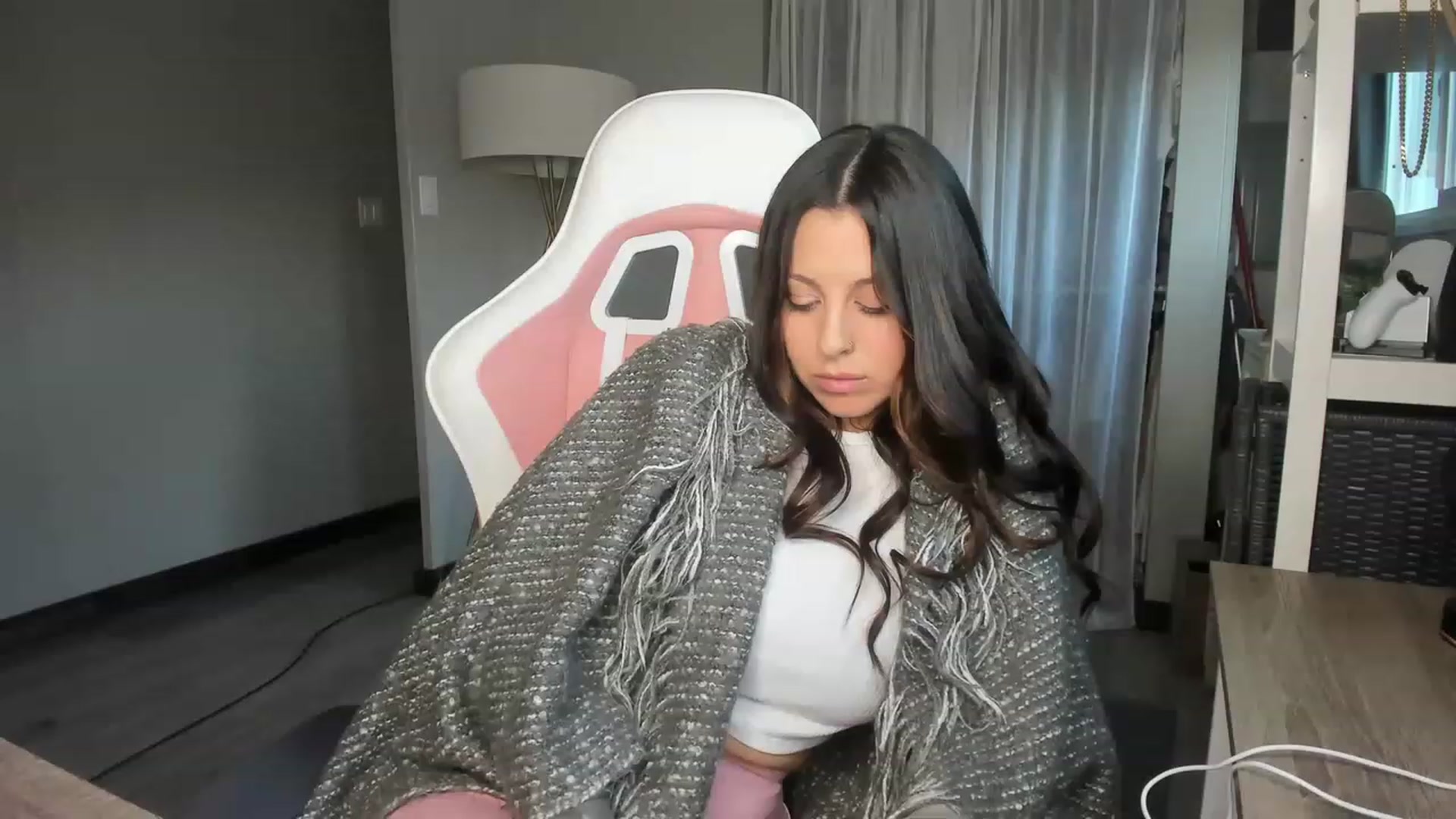 Gallery image thumbnail from Victoria_'s myfreecams stream on, 03/29/2023, 03:11 image 8 of 20