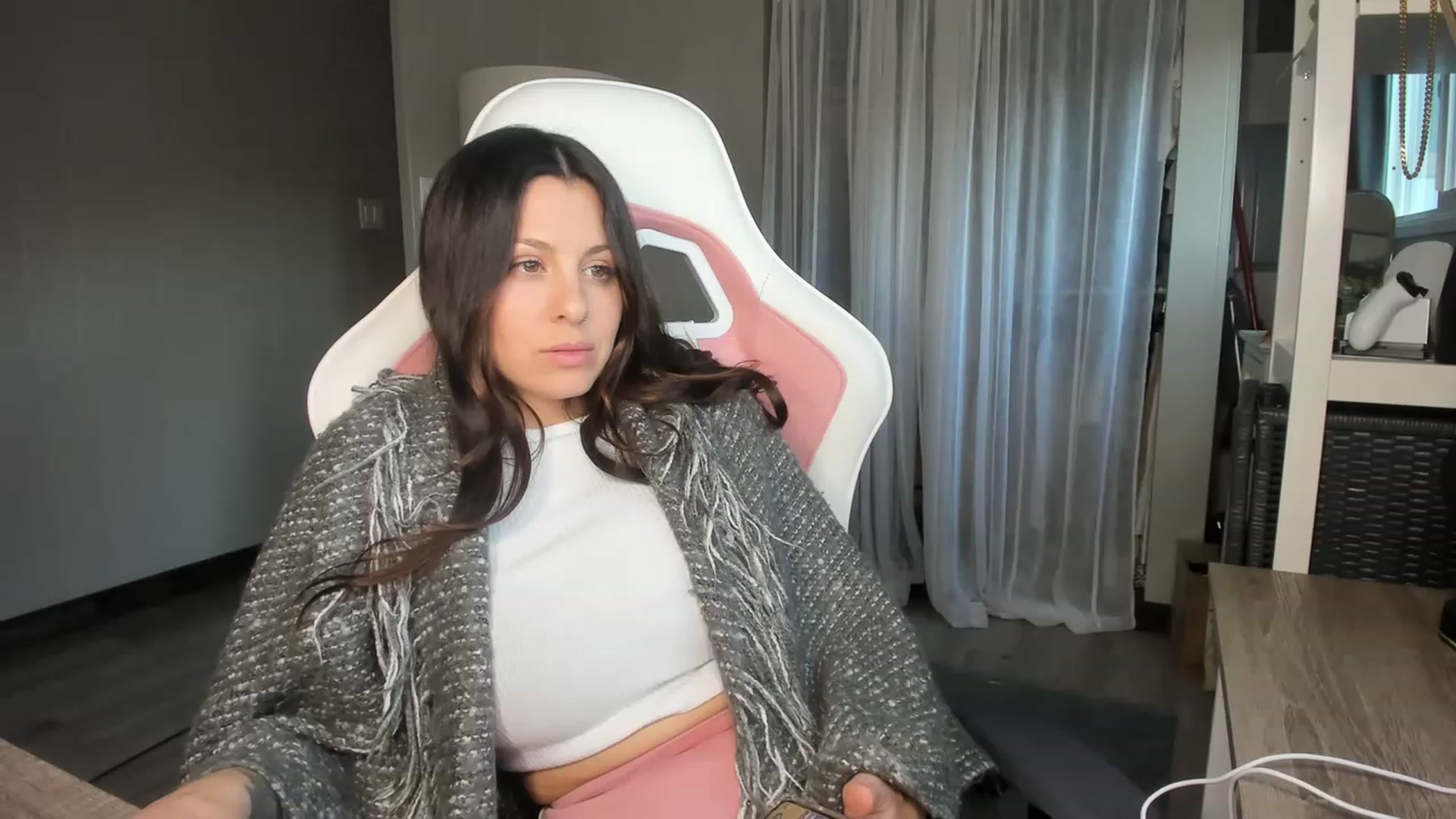 Gallery image thumbnail from Victoria_'s myfreecams stream on, 03/29/2023, 03:11 image 7 of 20