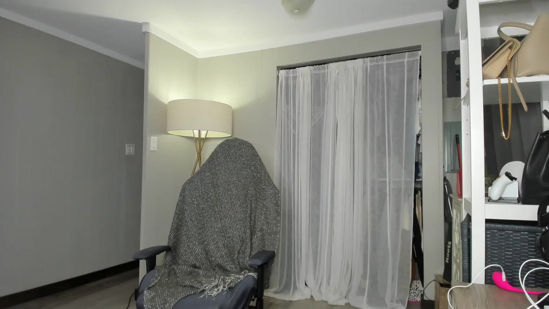 Gallery image thumbnail from Victoria_'s myfreecams stream on, 04/06/2023, 23:52 image 1 of 20