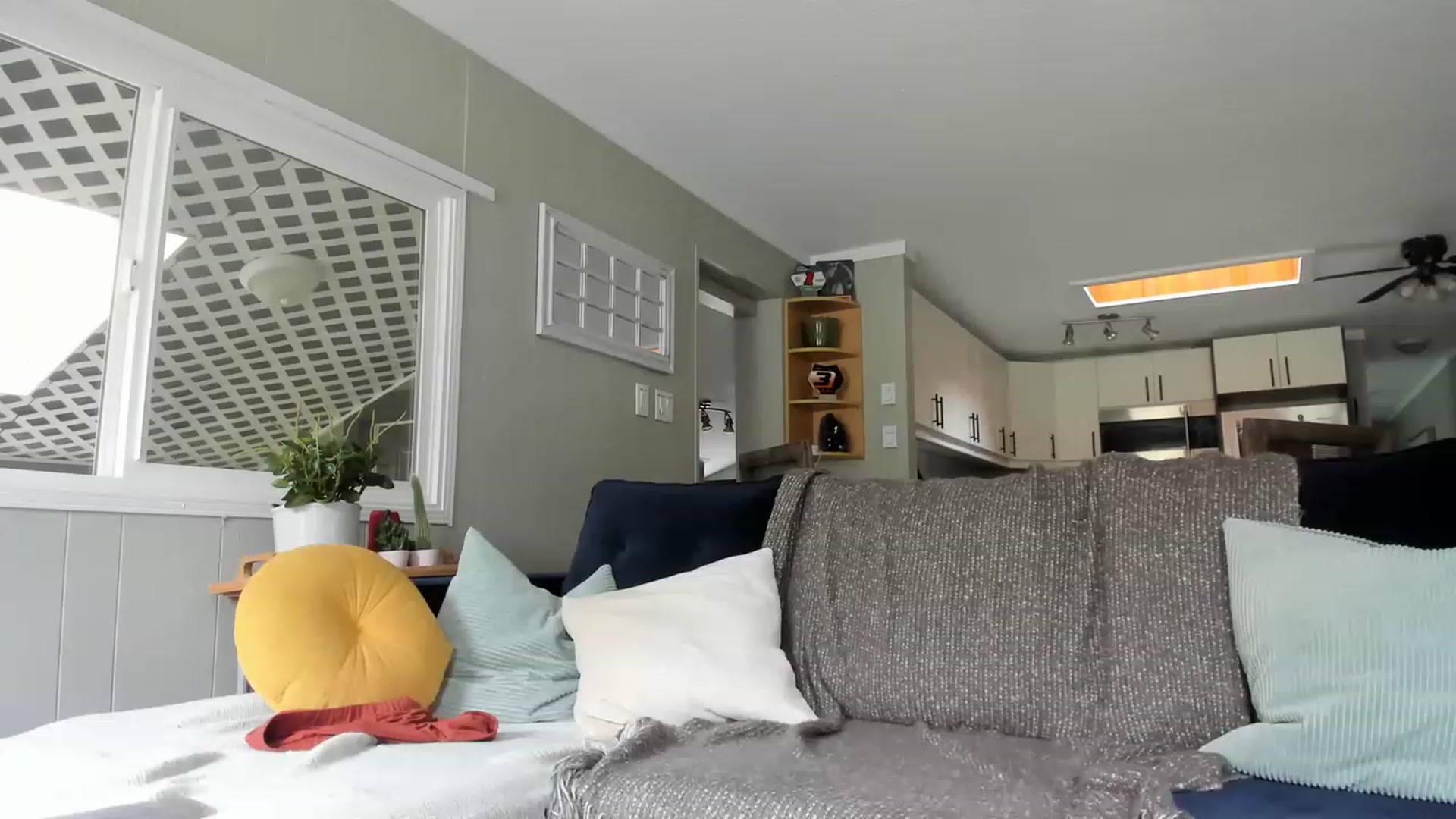 Gallery image thumbnail from Victoria_'s myfreecams stream on, 04/14/2023, 24:03 image 6 of 20