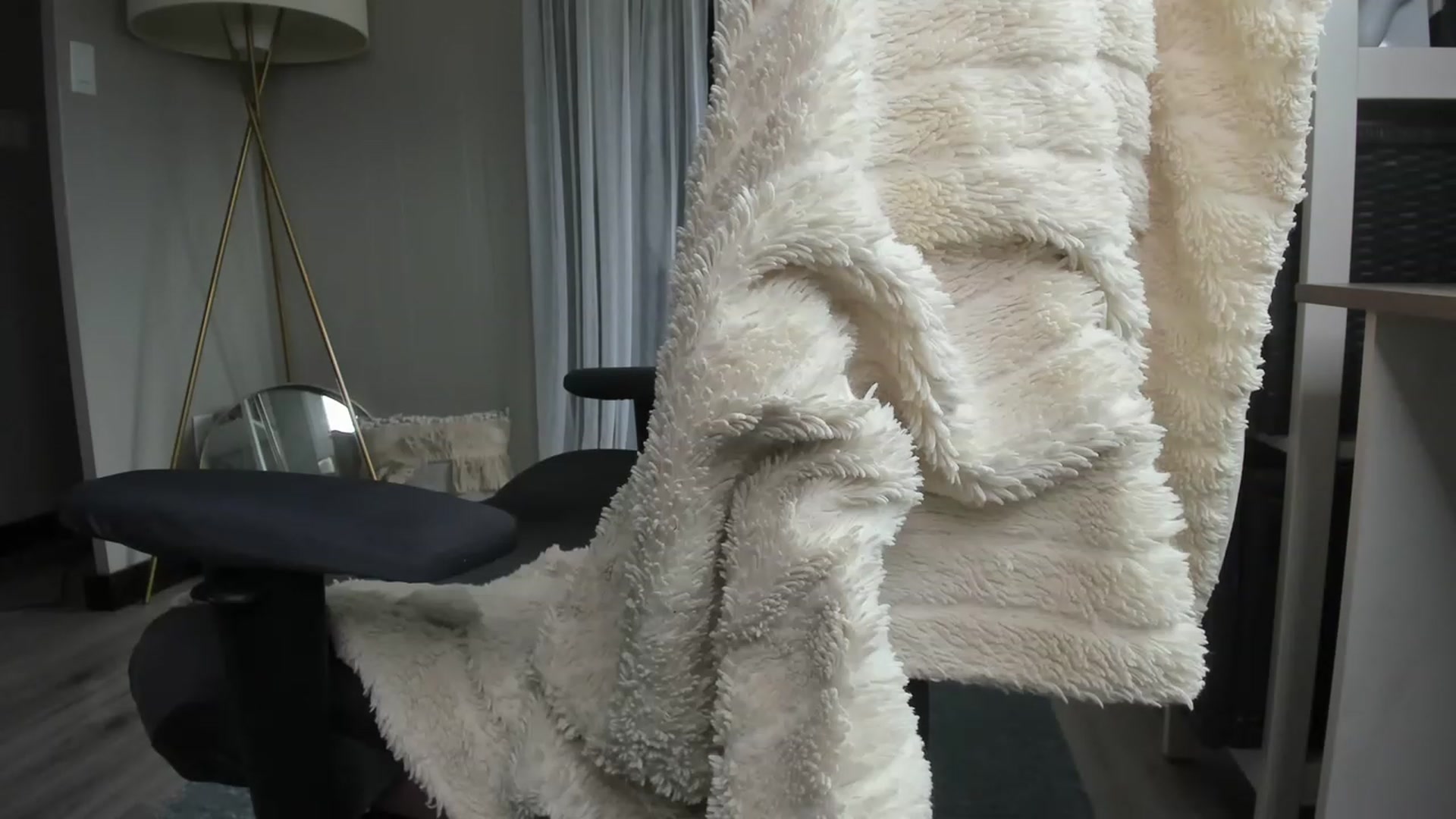 Gallery image thumbnail from Victoria_'s myfreecams stream on, 04/16/2023, 23:01 image 4 of 20