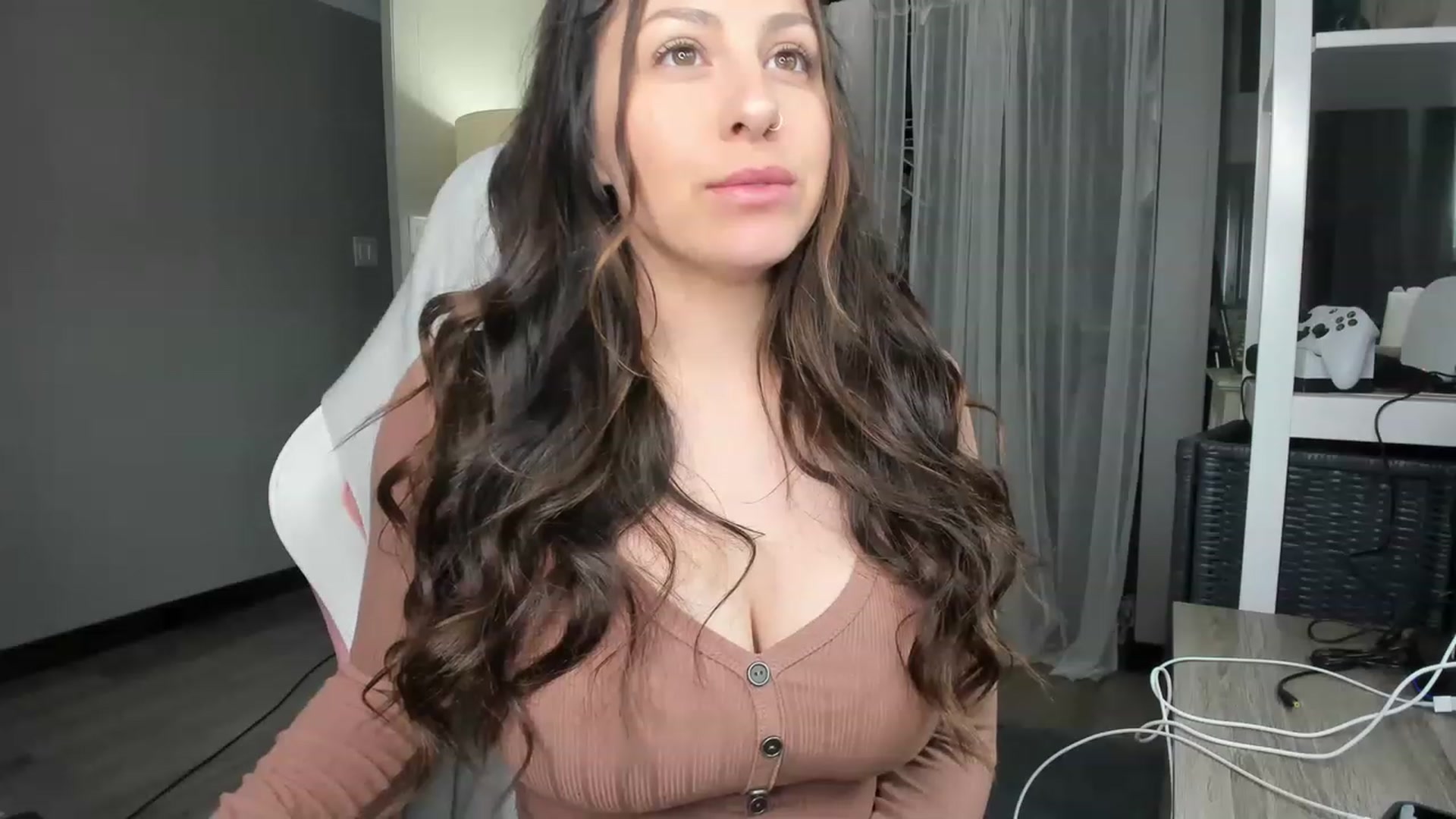 Gallery image thumbnail from Victoria_'s myfreecams stream on, 05/24/2023, 03:03 image 10 of 20