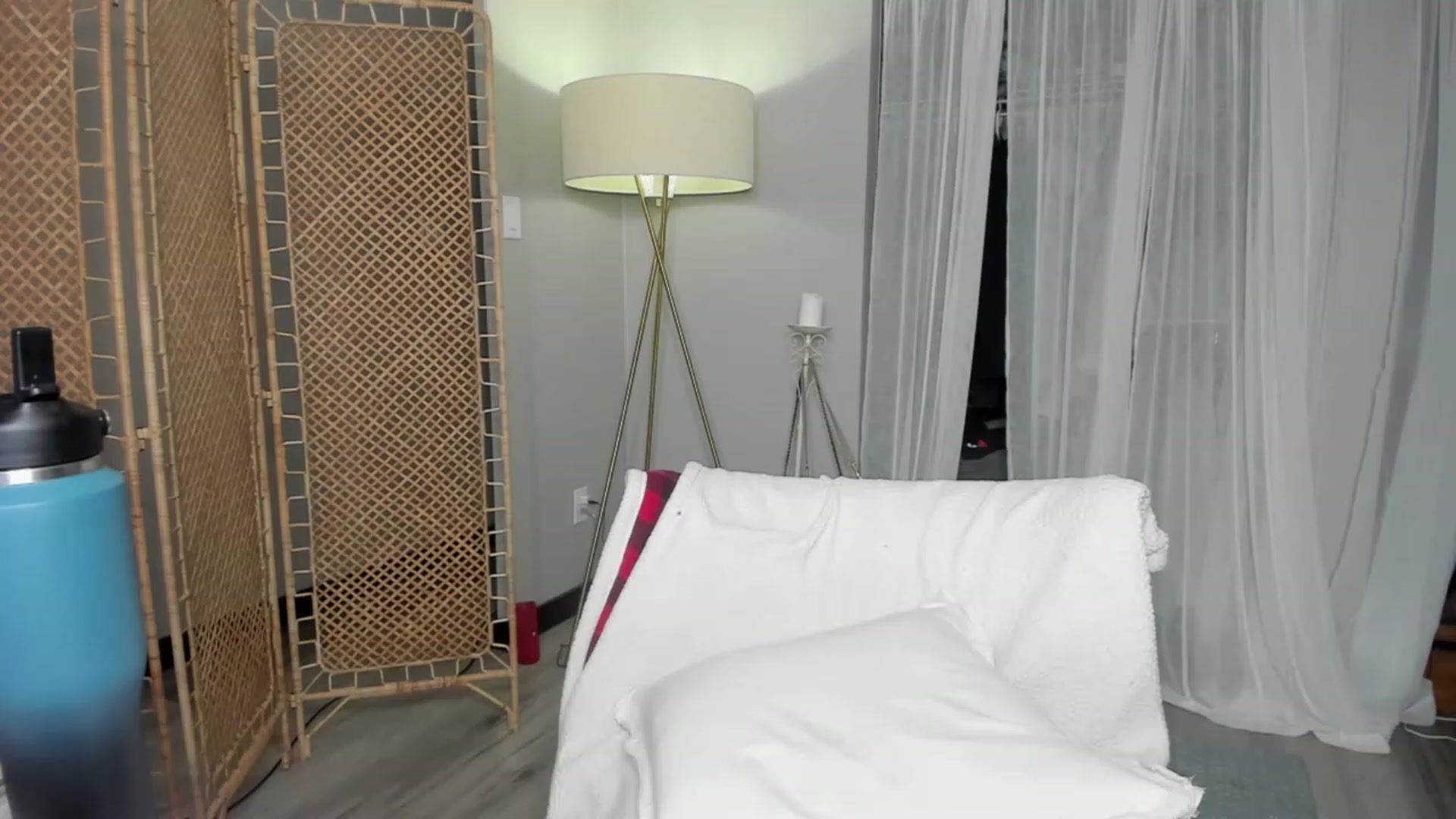 Gallery image thumbnail from Victoria_'s myfreecams stream on, 11/29/2023, 04:13 image 17 of 20