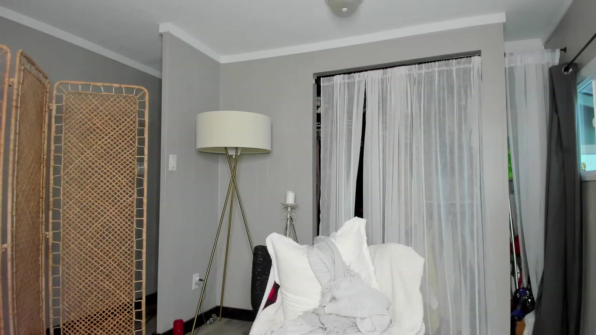 Gallery image thumbnail from Victoria_'s myfreecams stream on, 12/09/2023, 24:01 image 6 of 20