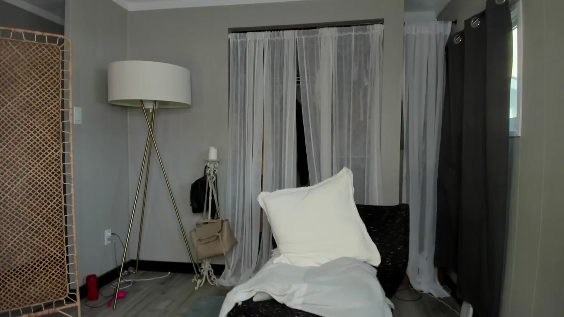 Gallery image thumbnail from Victoria_'s myfreecams stream on, 03/16/2024, 24:31 image 1 of 20