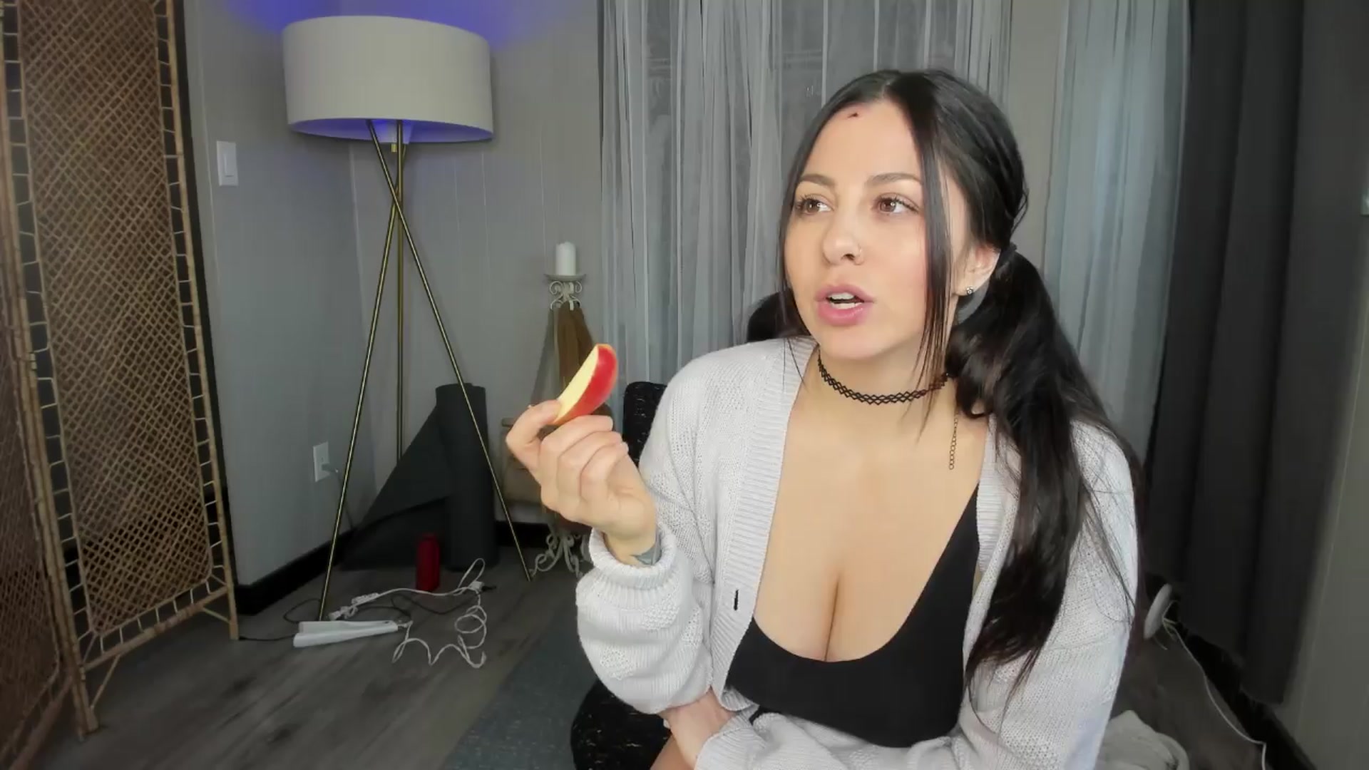 Gallery image thumbnail from Victoria_'s myfreecams stream on, 04/04/2024, 02:23 image 7 of 20