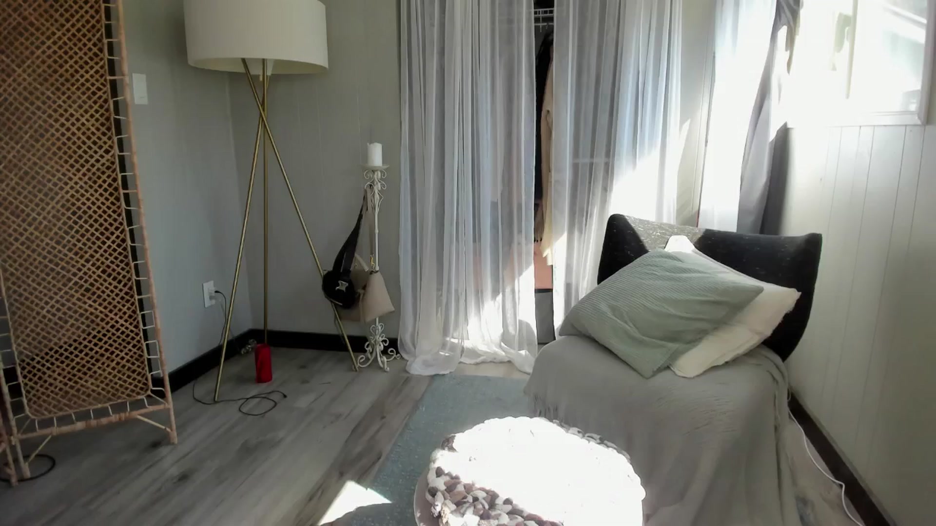 Gallery image thumbnail from Victoria_'s myfreecams stream on, 04/18/2024, 19:13 image 7 of 20