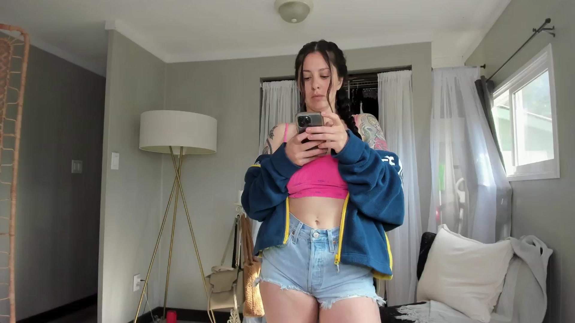 Gallery image thumbnail from Victoria_'s myfreecams stream on, 05/11/2024, 17:04 image 1 of 20