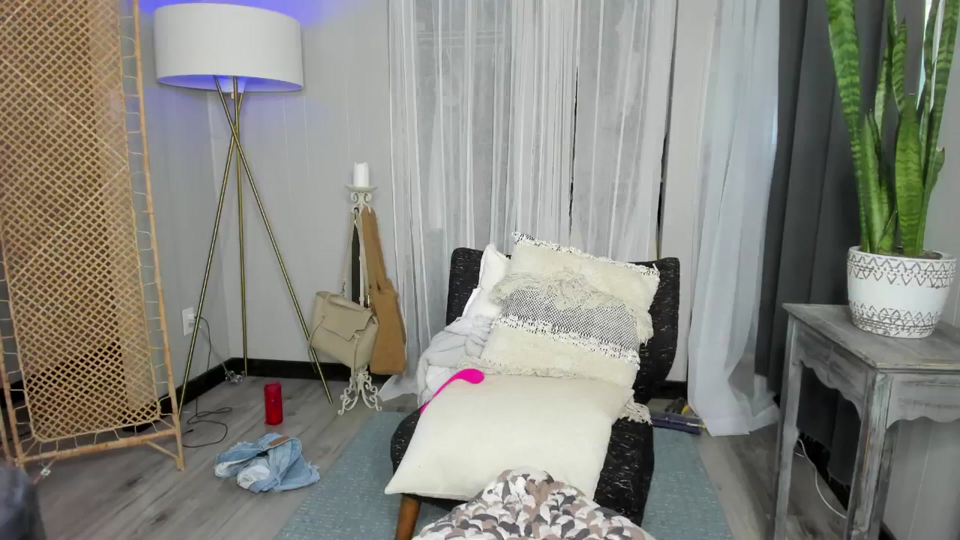 Gallery image thumbnail from Victoria_'s myfreecams stream on, 06/11/2024, 01:46 image 18 of 20