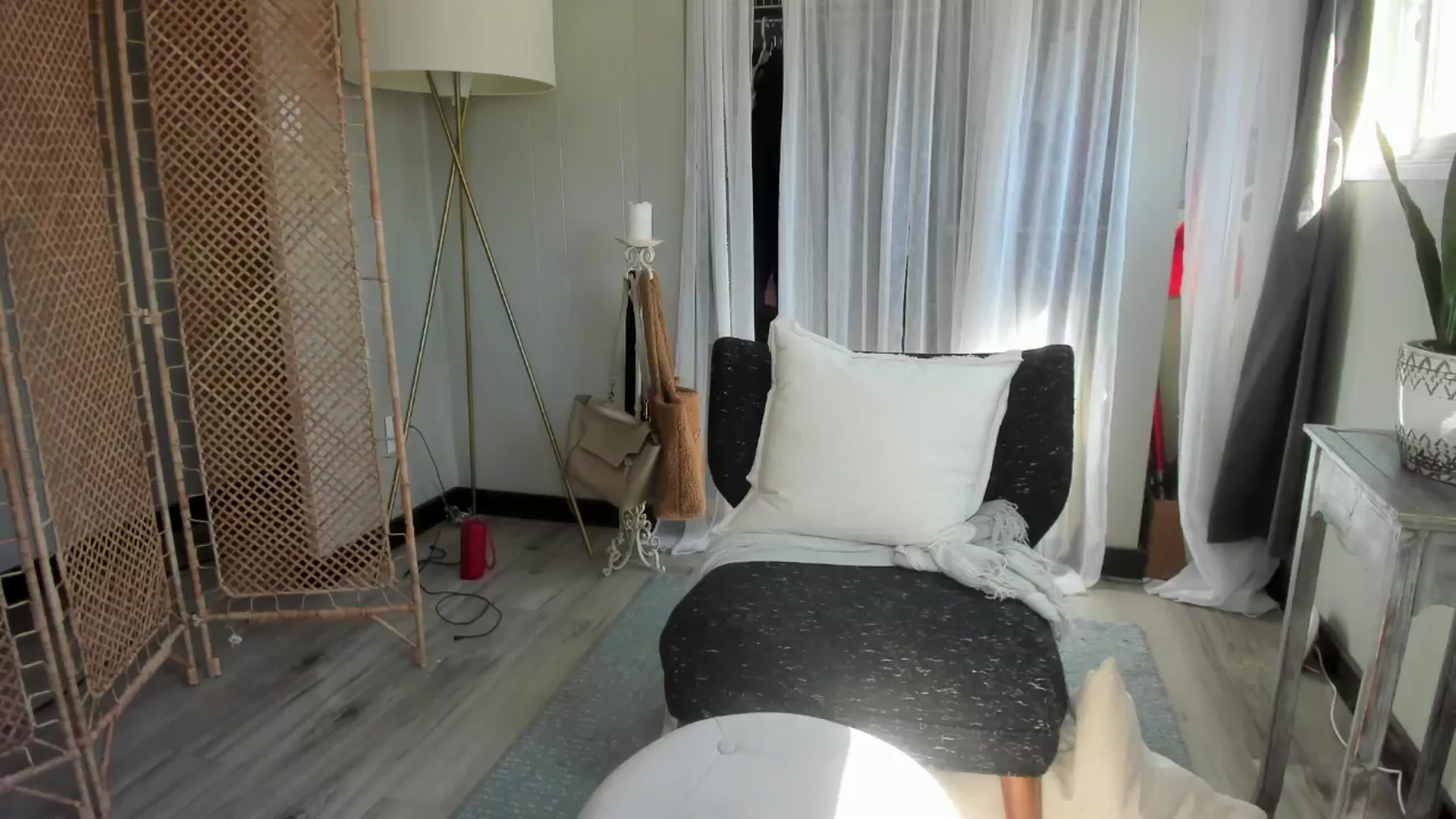 Gallery image thumbnail from Victoria_'s myfreecams stream on, 06/20/2024, 19:40 image 7 of 20