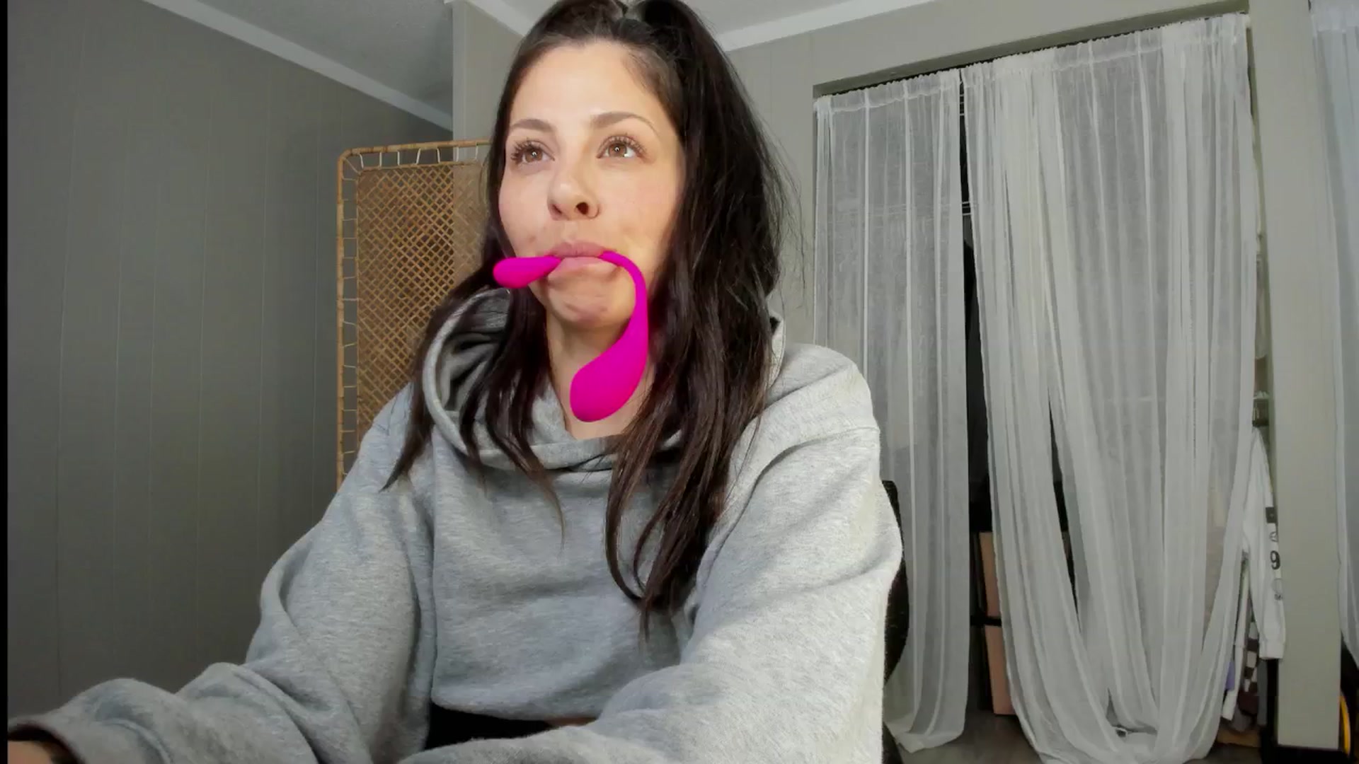 Gallery image thumbnail from Victoria_'s myfreecams stream on, 03/19/2025, 03:03 image 12 of 20