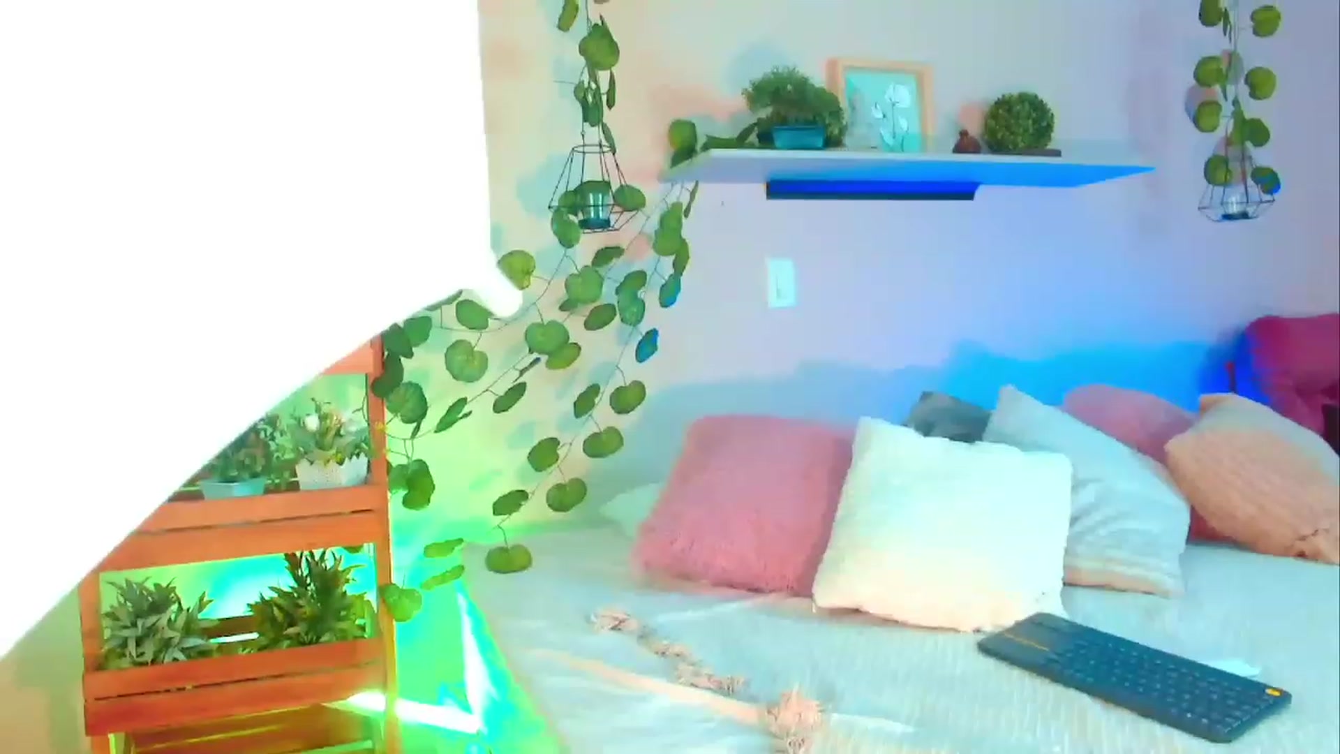 Gallery image thumbnail from Victoria_Coll's myfreecams stream on, 11/27/2022, 01:14 image 11 of 20
