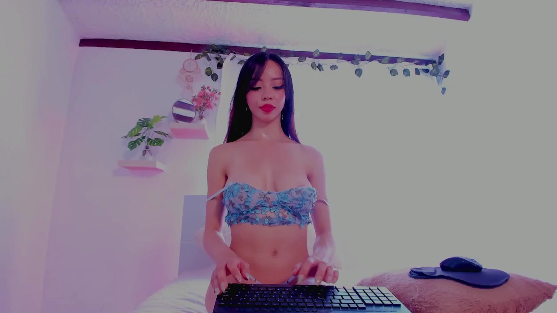 Gallery image thumbnail from Victoria_Coll's myfreecams stream on, 08/31/2024, 19:16 image 20 of 20