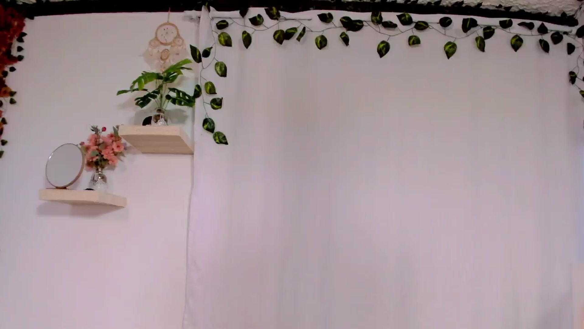 Gallery image thumbnail from Victoria_Coll's myfreecams stream on, 10/18/2024, 24:35 image 11 of 20