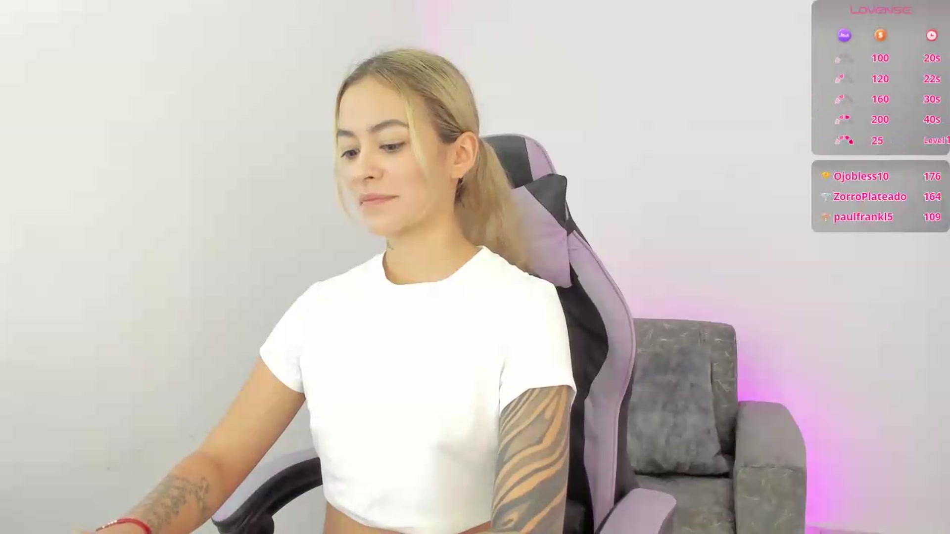 Gallery image thumbnail from Victoria_Gigs's myfreecams stream on, 05/31/2026, 20:47 image 9 of 20