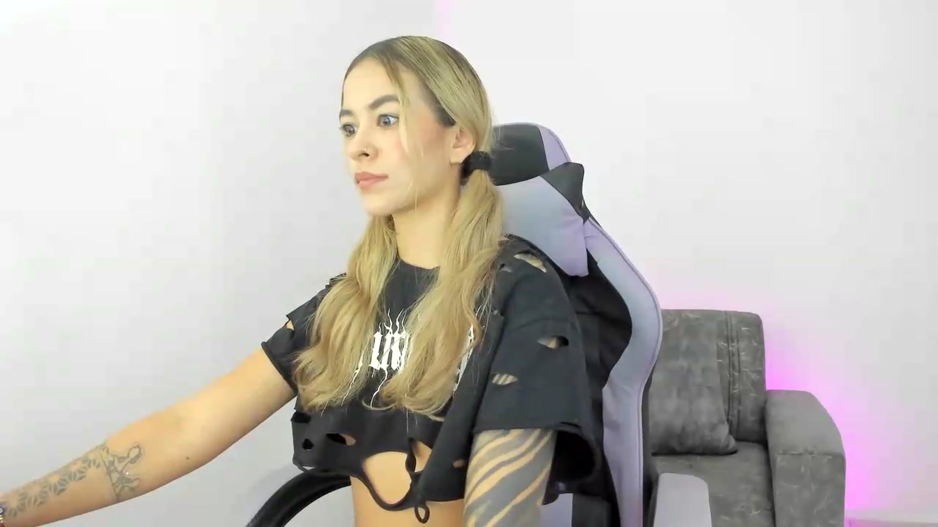 Gallery image thumbnail from Victoria_Gigs's myfreecams stream on, 06/25/2026, 19:16 image 20 of 20