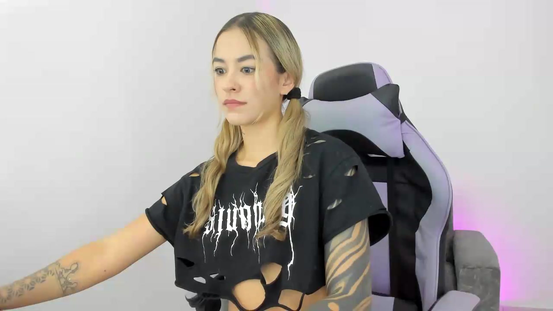 Gallery image thumbnail from Victoria_Gigs's myfreecams stream on, 06/25/2026, 19:16 image 6 of 20