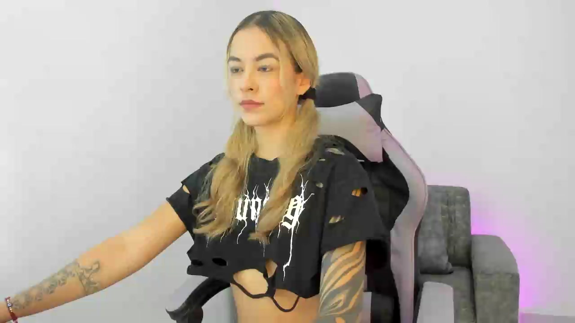 Gallery image thumbnail from Victoria_Gigs's myfreecams stream on, 06/25/2026, 19:16 image 1 of 20