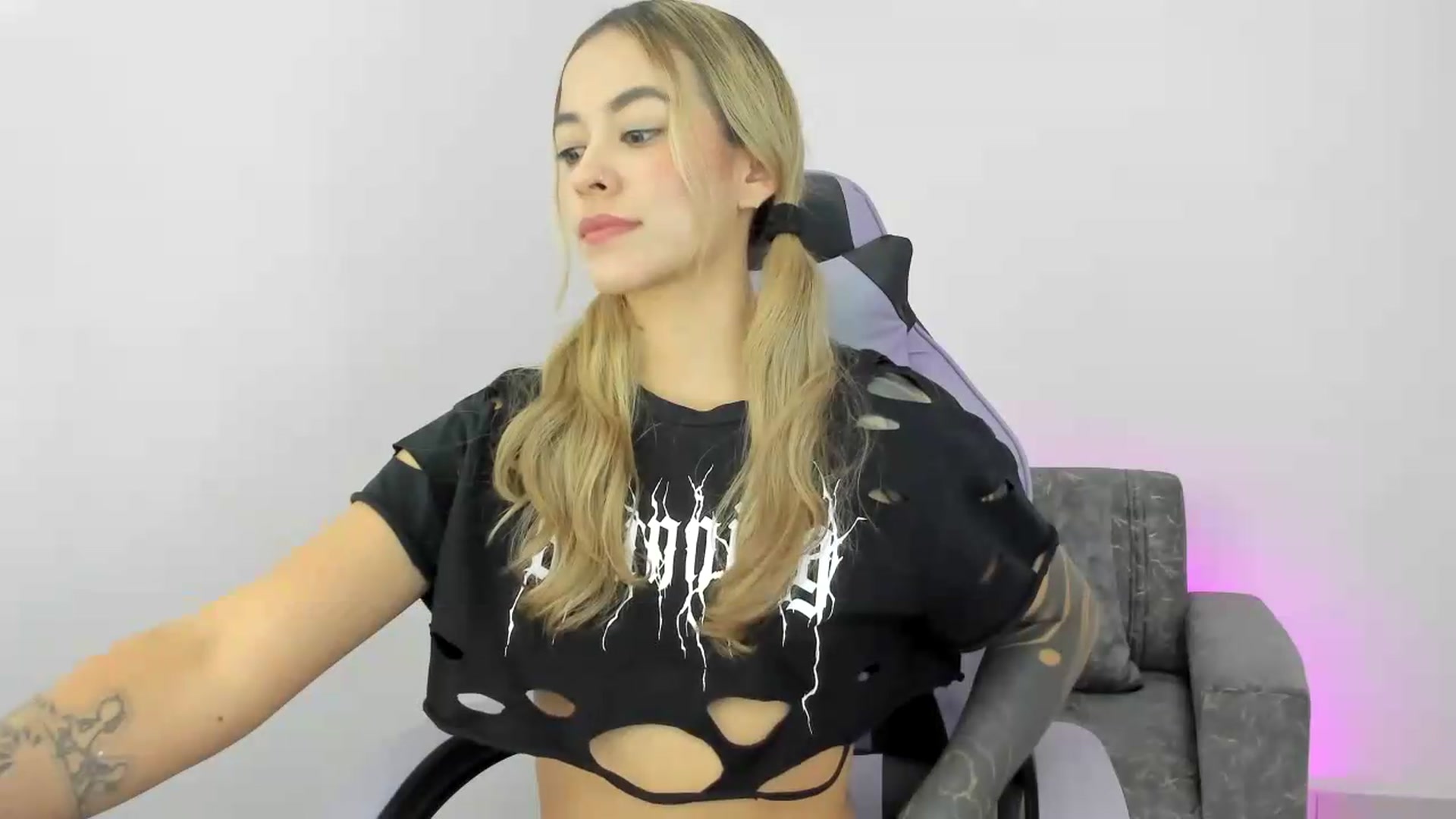Gallery image thumbnail from Victoria_Gigs's myfreecams stream on, 06/25/2026, 19:16 image 12 of 20
