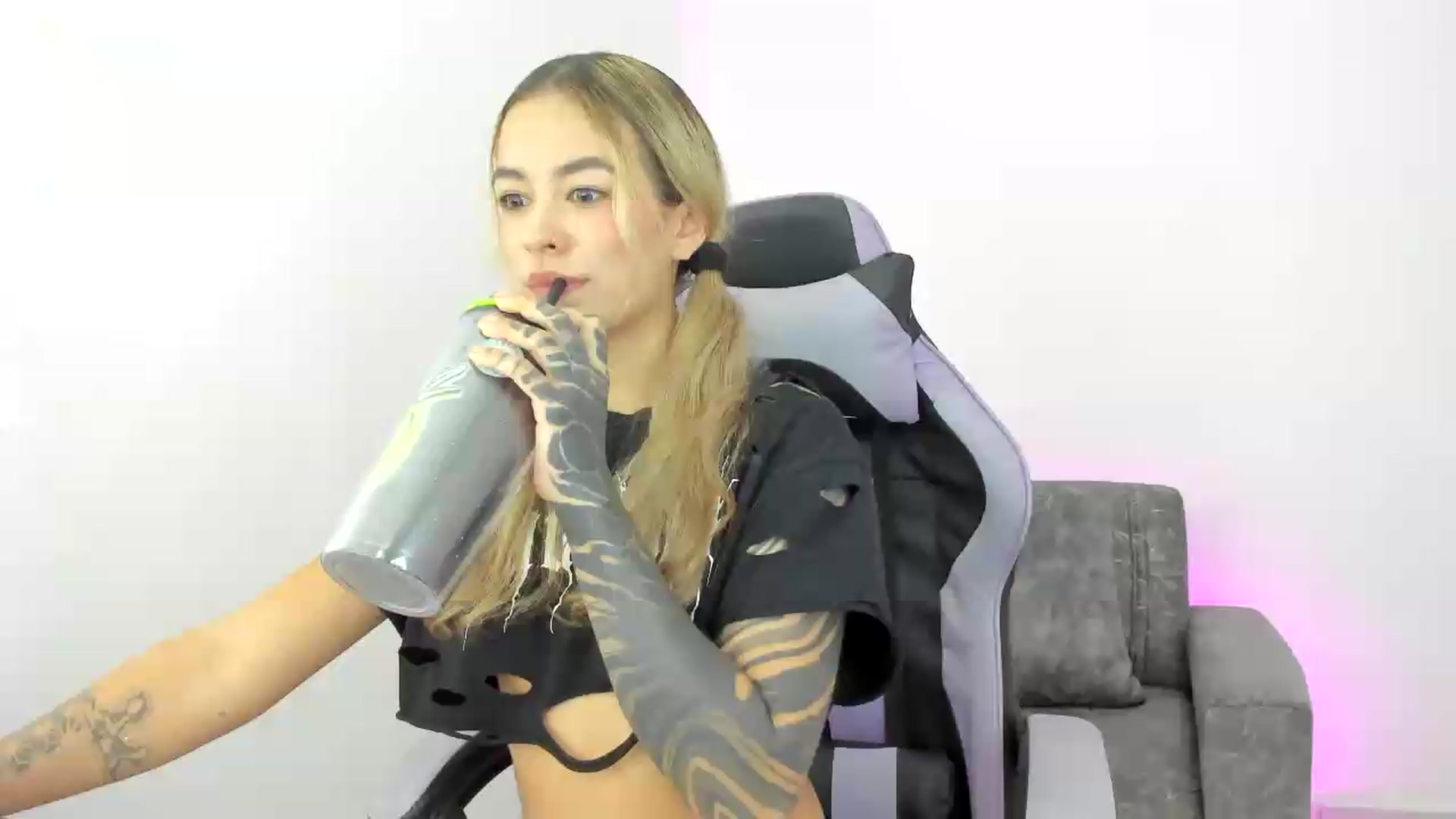 Gallery image thumbnail from Victoria_Gigs's myfreecams stream on, 06/25/2026, 19:16 image 18 of 20