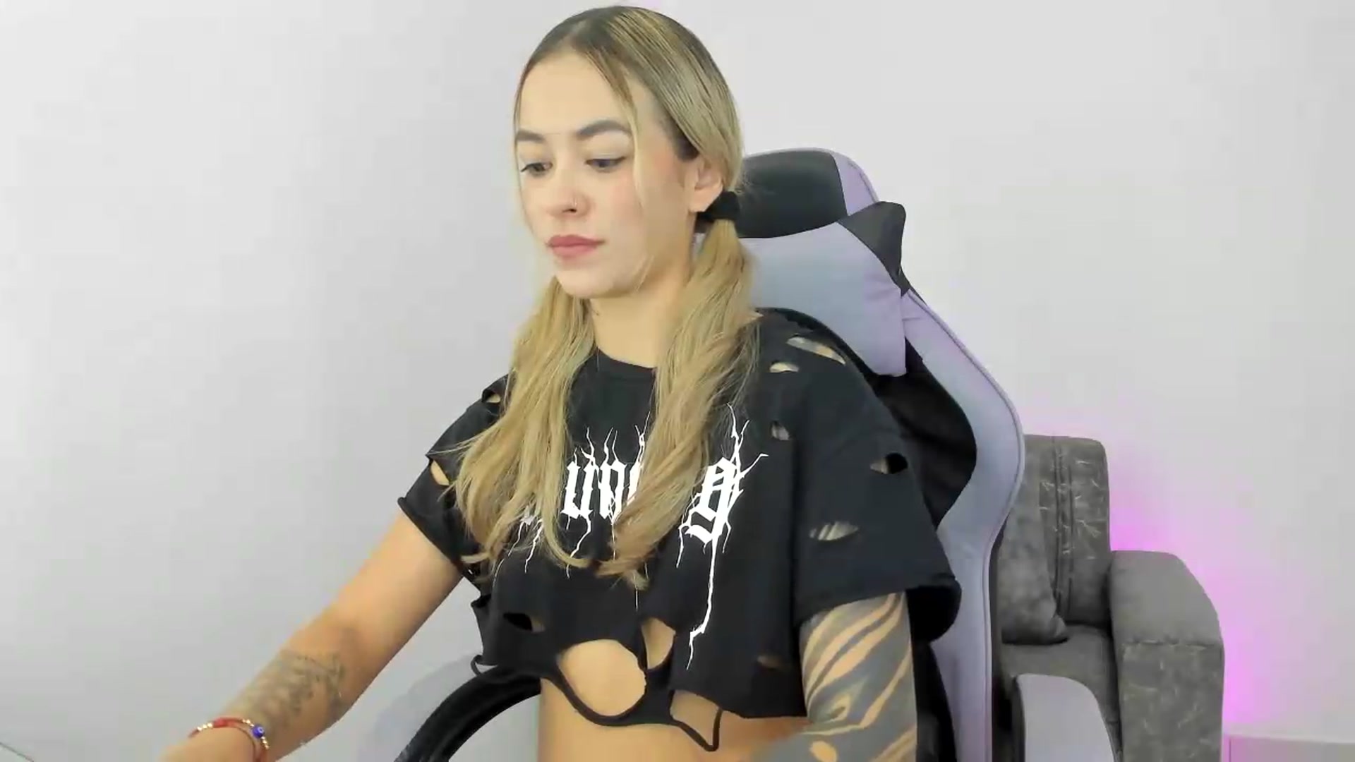 Gallery image thumbnail from Victoria_Gigs's myfreecams stream on, 06/25/2026, 19:16 image 3 of 20