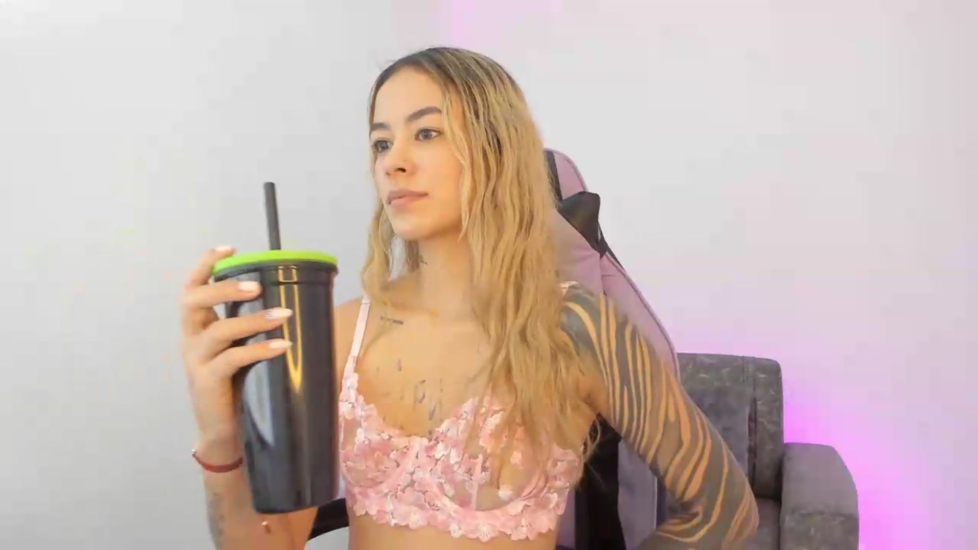 Gallery image thumbnail from Victoria_Gigs's myfreecams stream on, 07/09/2026, 19:08 image 18 of 20