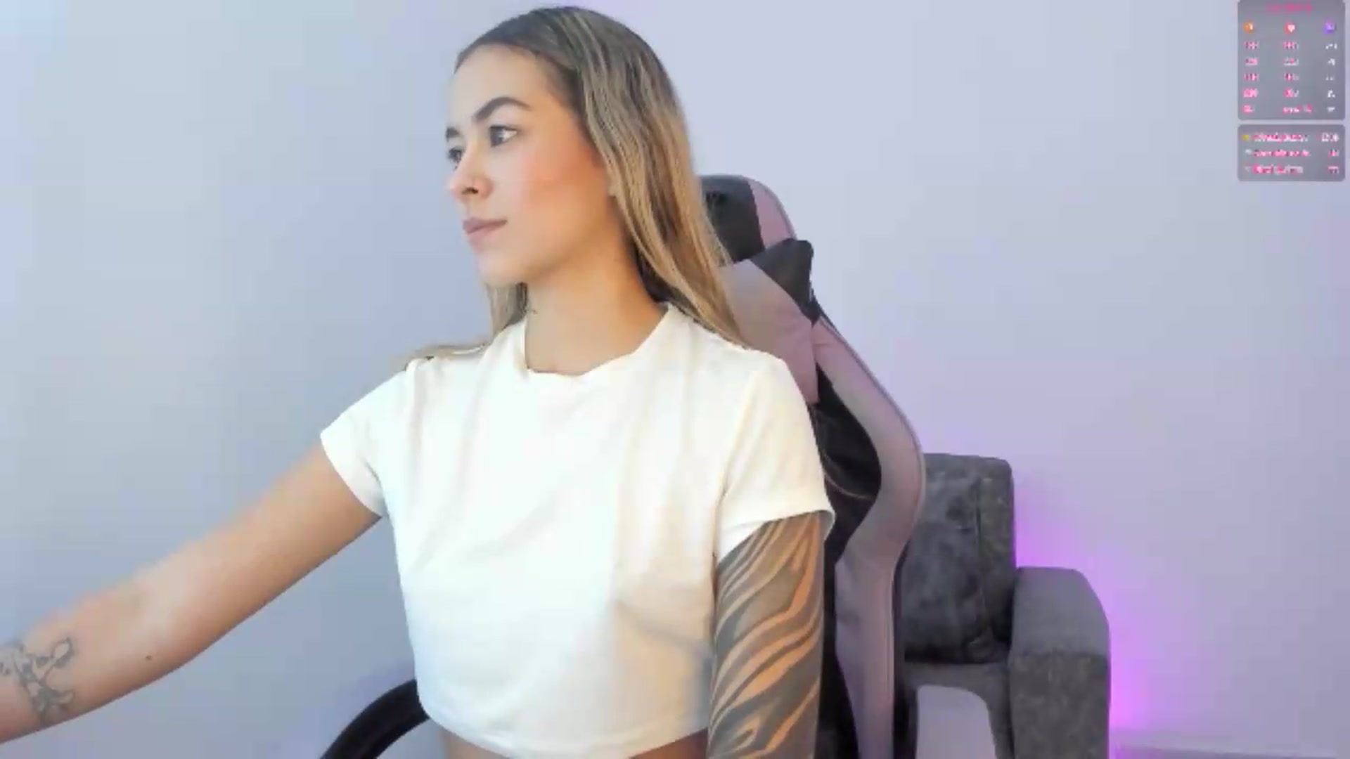 Gallery image thumbnail from Victoria_Gigs's myfreecams stream on, 08/18/2026, 24:32 image 16 of 20