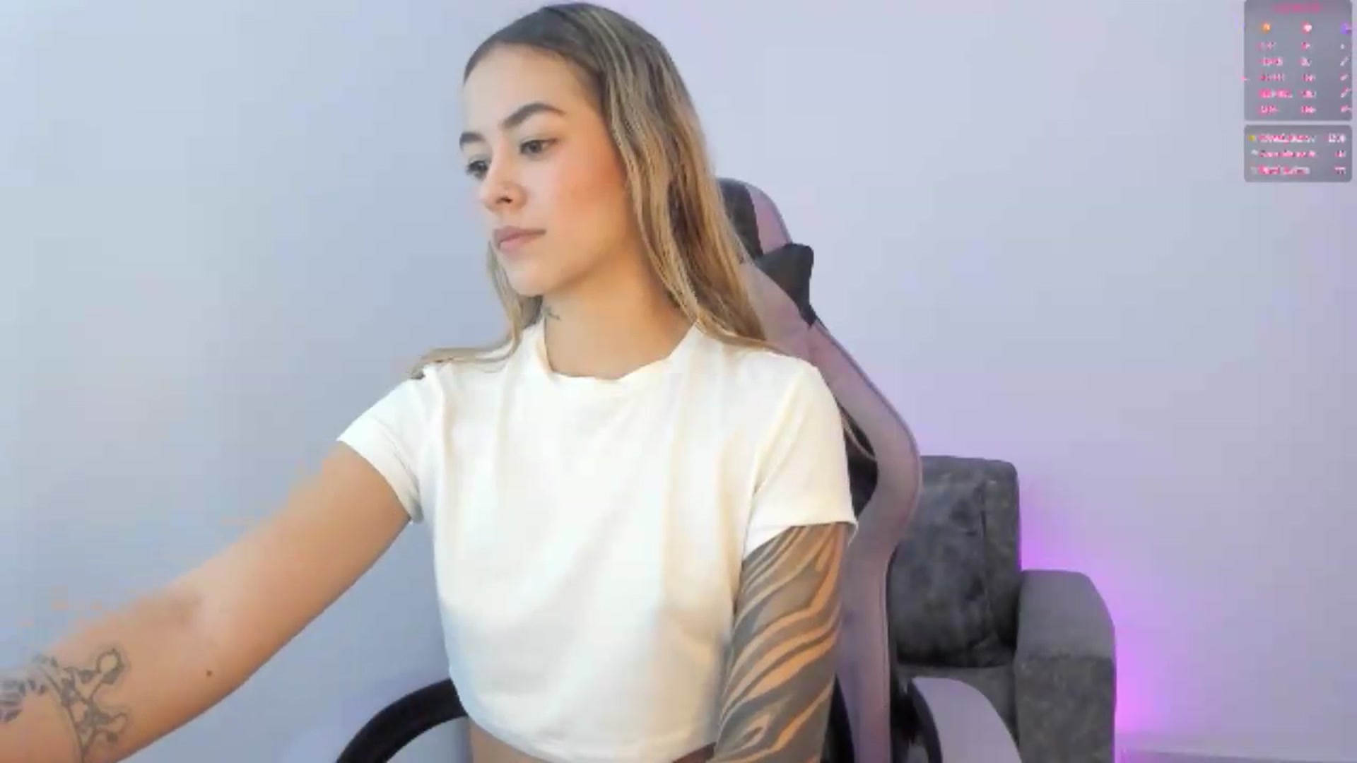 Gallery image thumbnail from Victoria_Gigs's myfreecams stream on, 08/18/2026, 24:32 image 17 of 20