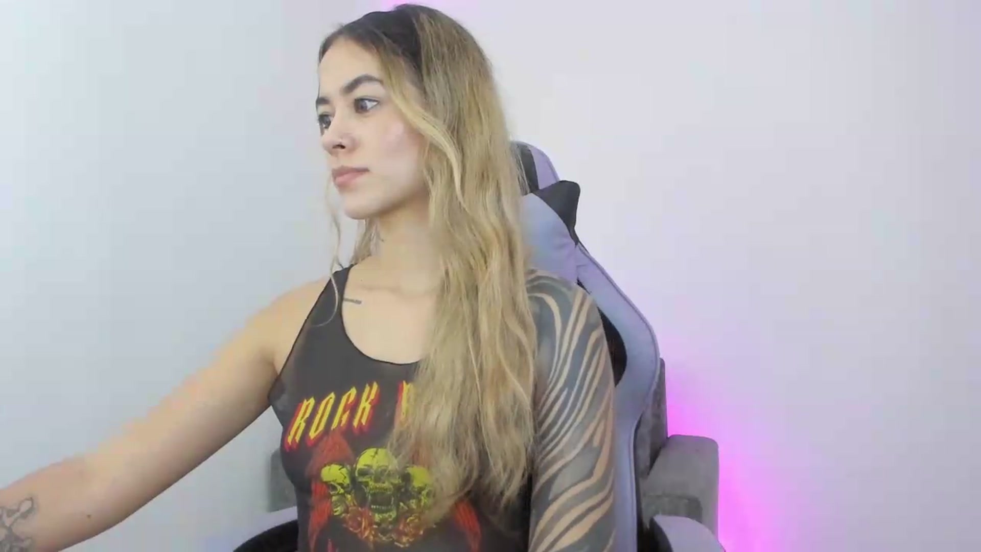 Gallery image thumbnail from Victoria_Gigs's myfreecams stream on, 09/22/2026, 18:44 image 18 of 20
