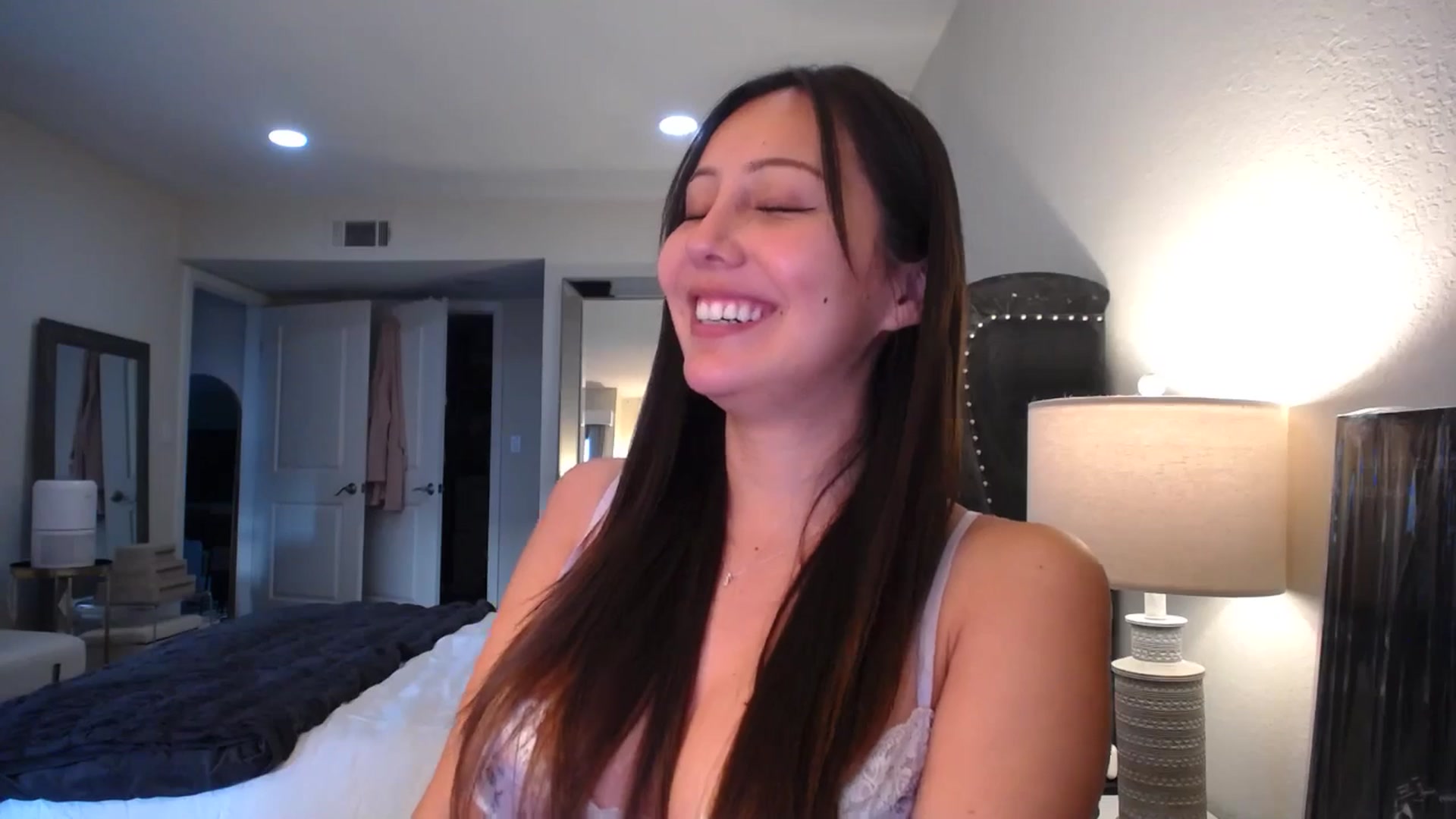 Gallery image thumbnail from VictoriaaJ's myfreecams stream on, 04/20/2025, 02:12 image 5 of 20