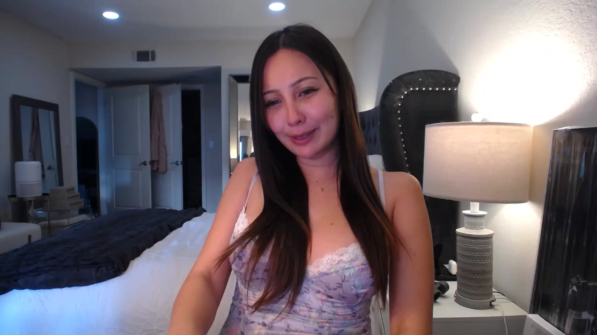 Gallery image thumbnail from VictoriaaJ's myfreecams stream on, 04/20/2025, 02:12 image 7 of 20