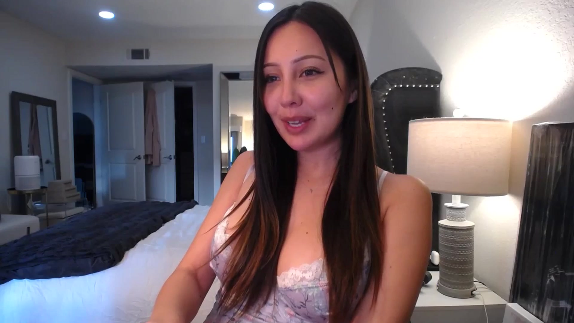 Gallery image thumbnail from VictoriaaJ's myfreecams stream on, 04/20/2025, 02:12 image 8 of 20
