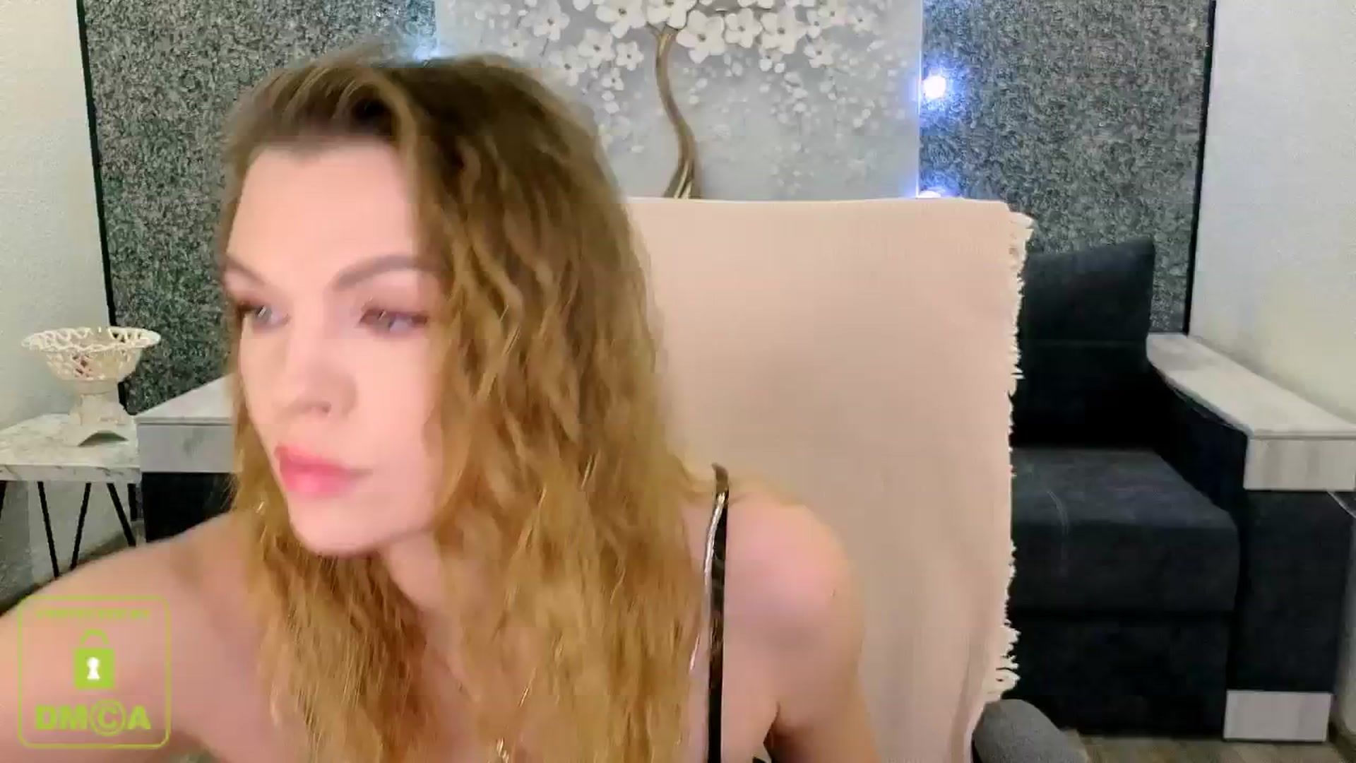 Gallery image thumbnail from Victoriahdd's myfreecams stream on, 12/25/2024, 12:20 image 1 of 20