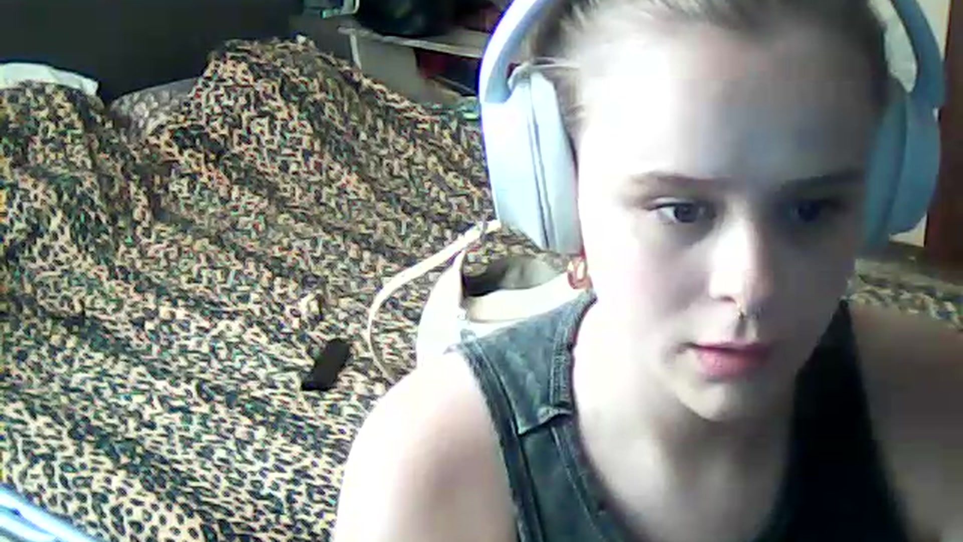 Gallery image thumbnail from ViennaLuxor's myfreecams stream on, 08/10/2026, 16:16 image 16 of 20