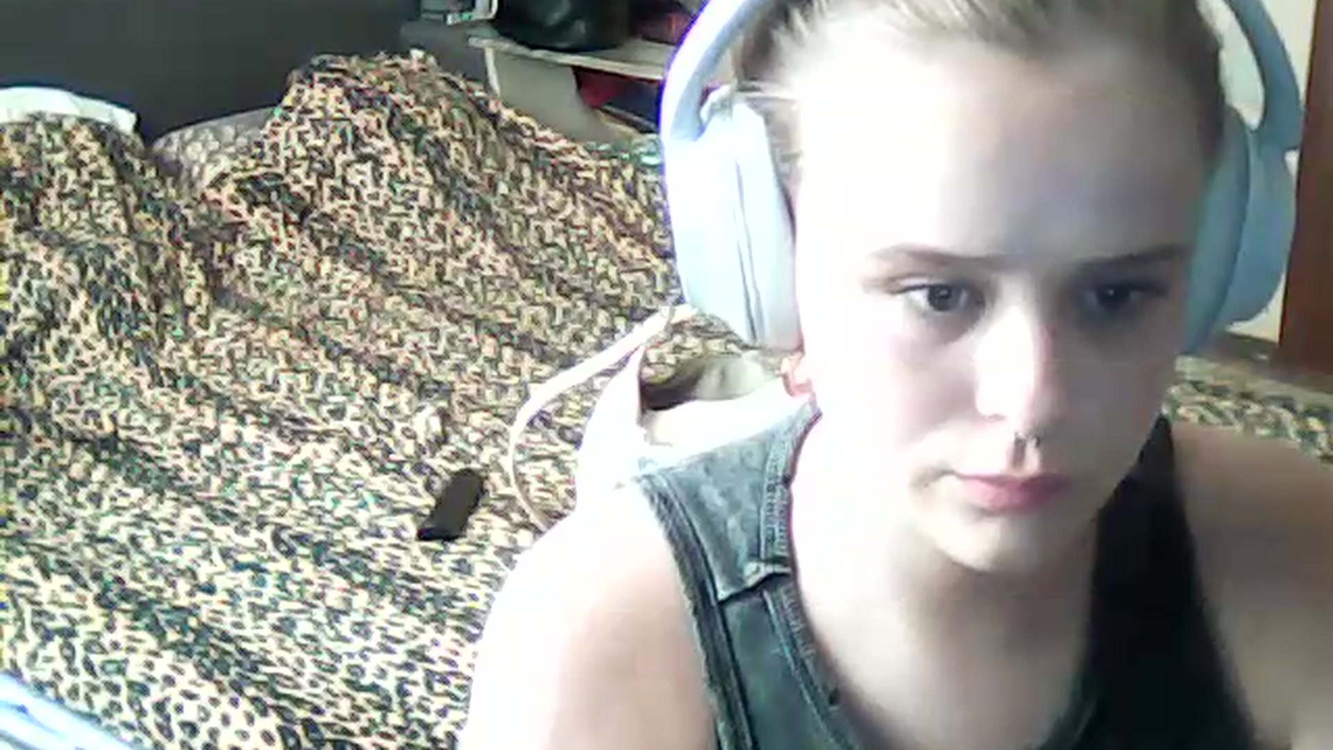 Gallery image thumbnail from ViennaLuxor's myfreecams stream on, 08/10/2026, 16:16 image 14 of 20