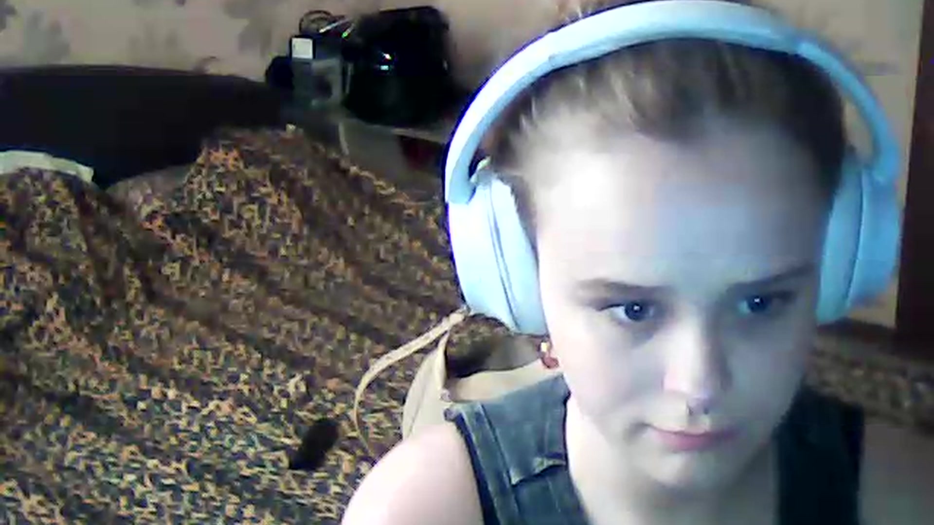 Gallery image thumbnail from ViennaLuxor's myfreecams stream on, 08/10/2026, 16:55 image 17 of 20